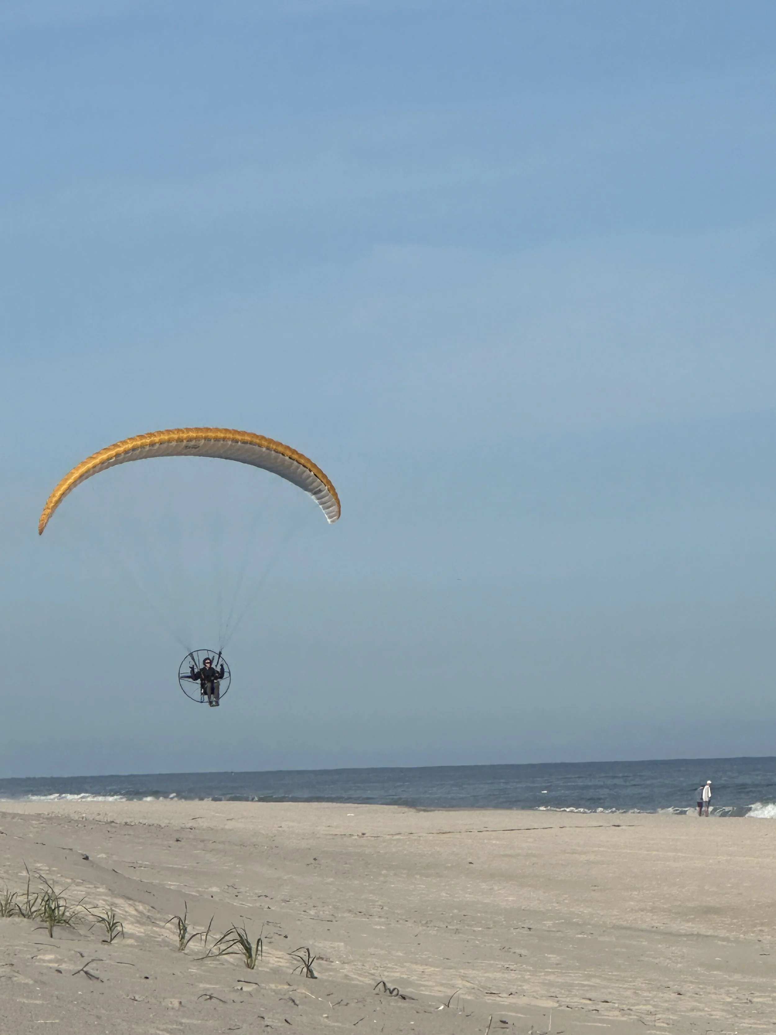 Spending time at the beach is about movement, freedom, and simple moments.
Walking along the shoreline, swimming in the ocean, or watching the waves creates a natural sense of calm.
It’s a place where everyday life slows down and time feels less stru