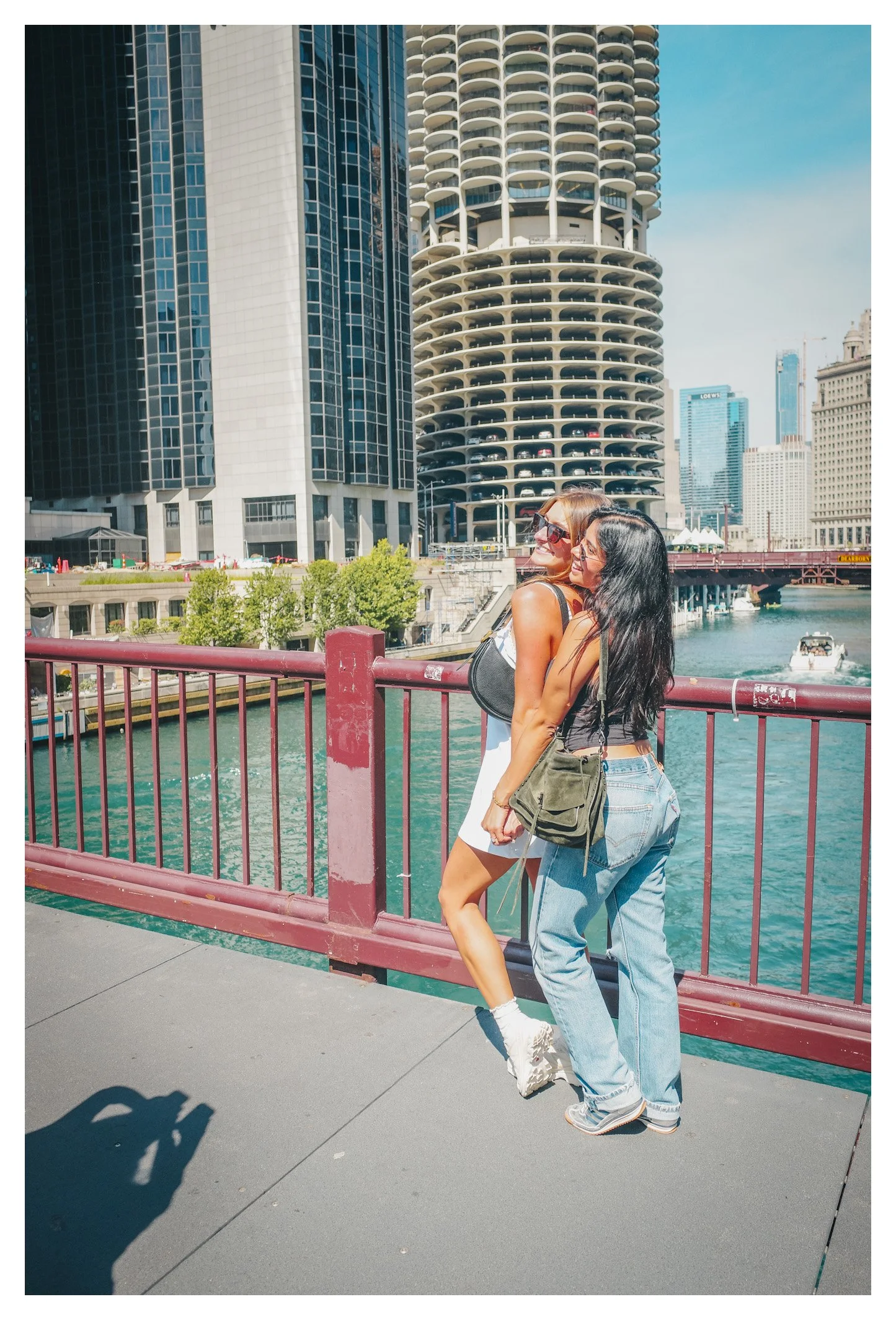 The Chicago River, Marina City, and a spontaneous moment on the bridge capture the city's vibrant atmosphere. A reminder that unforgettable memories are often found in everyday moments.