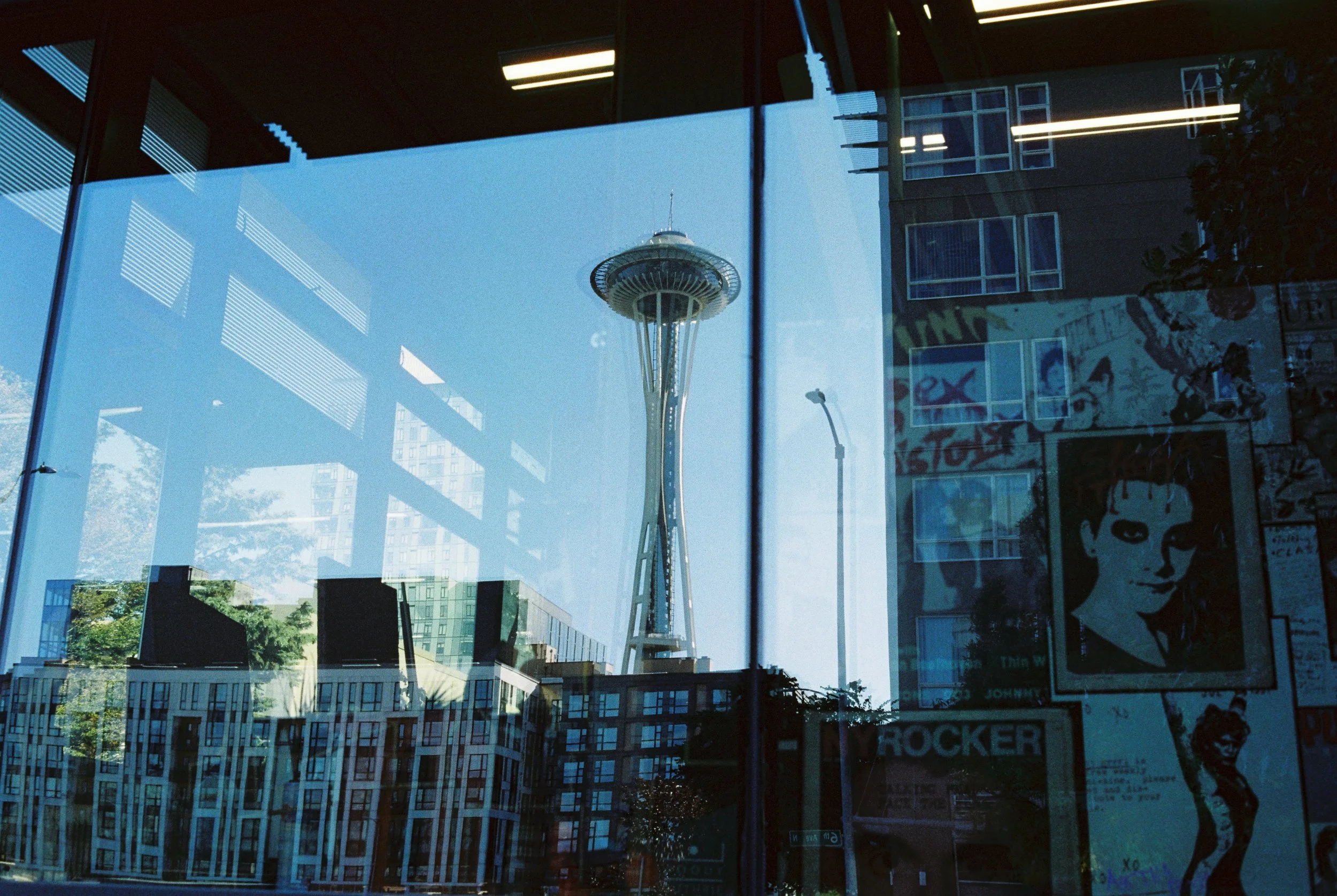 The Space Needle stands as a timeless symbol of Seattle’s spirit.
Hovering above the city skyline, it connects modern architecture with the vast landscape beyond.