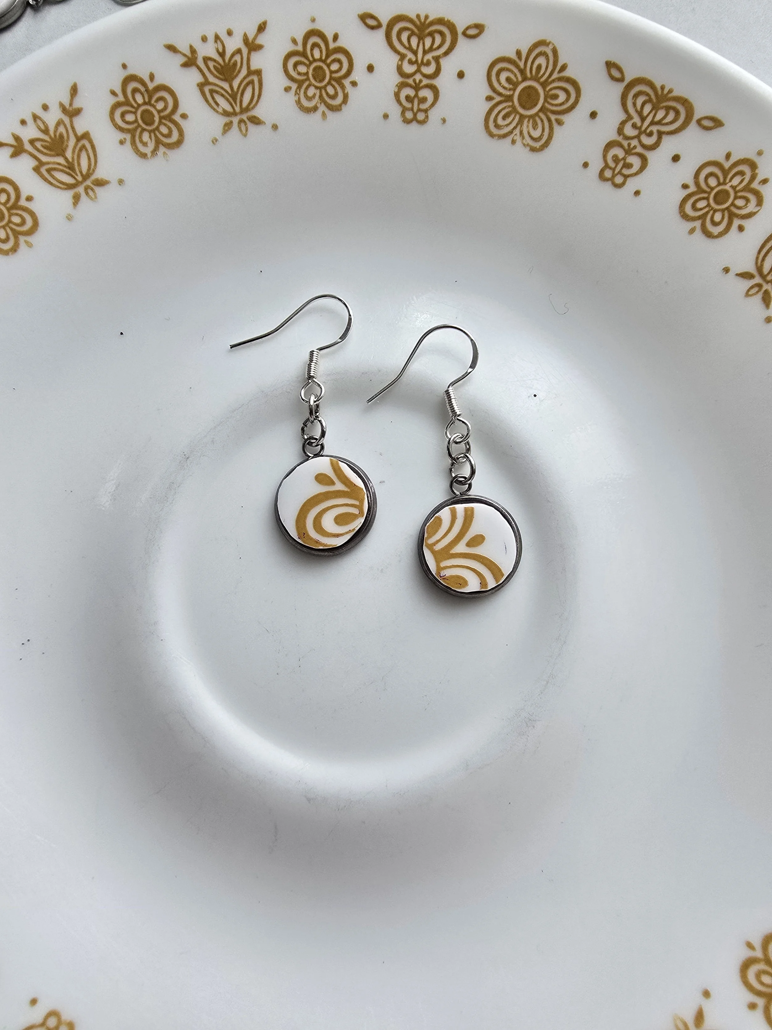 Corelle Gold Butterfly broke plate dangle earrings