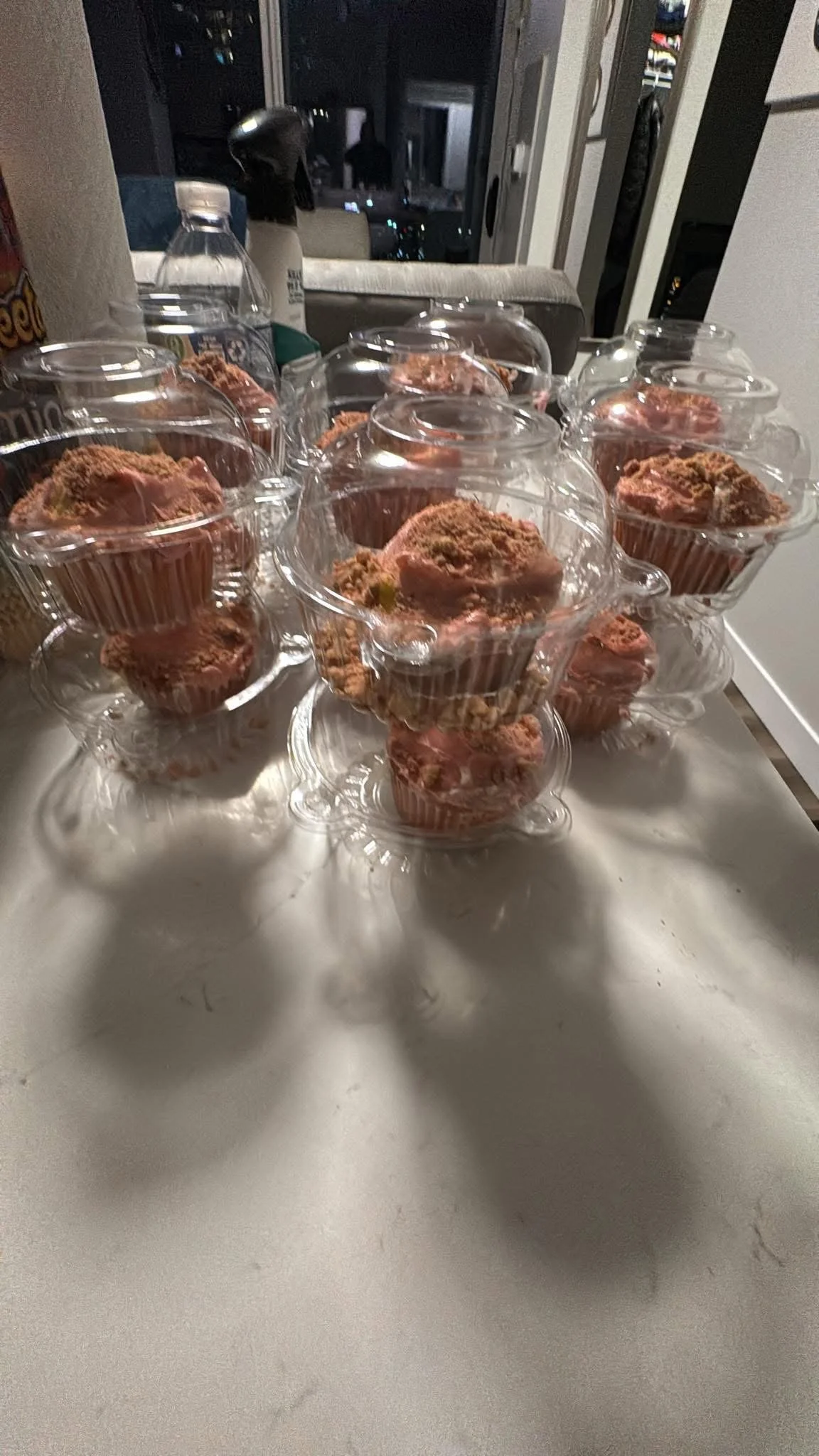 SATURN STRAWBERRY CRUNCH CAKE