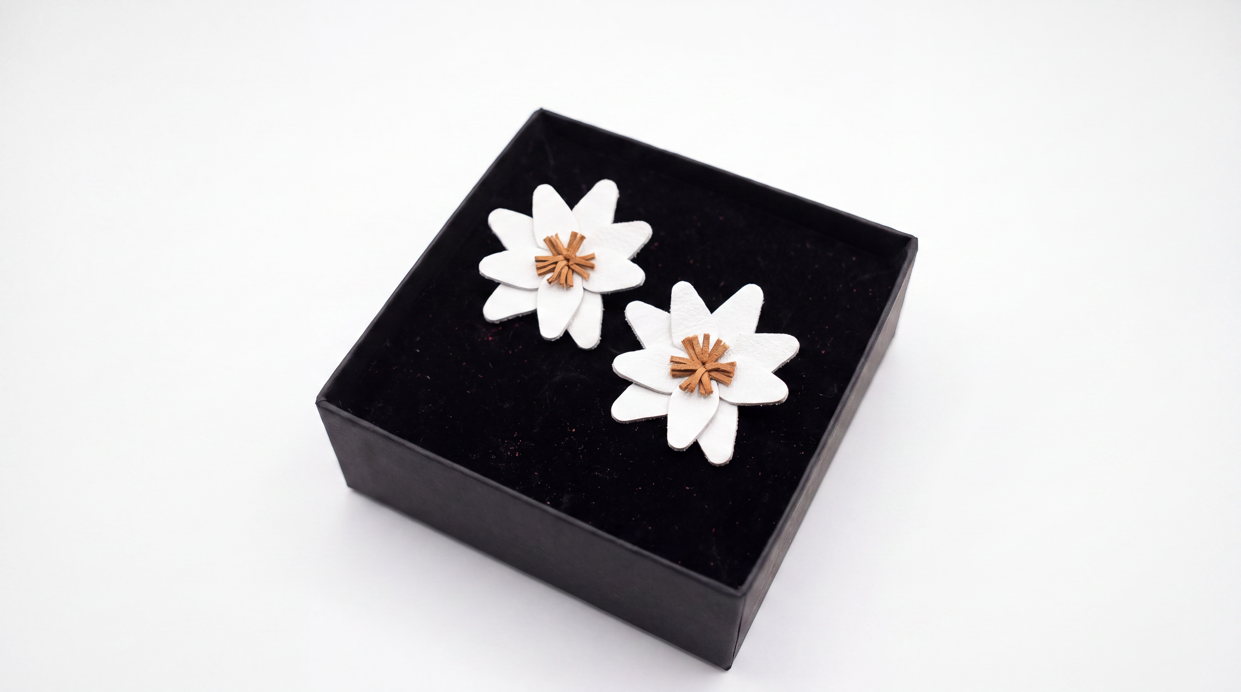 Earrings - Ninfea White