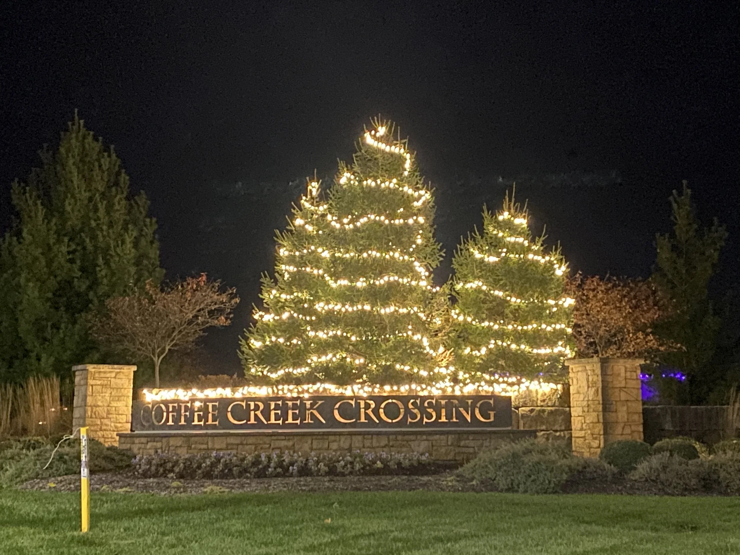 HOA Entry at a Overland Park Kansas Roundabout 