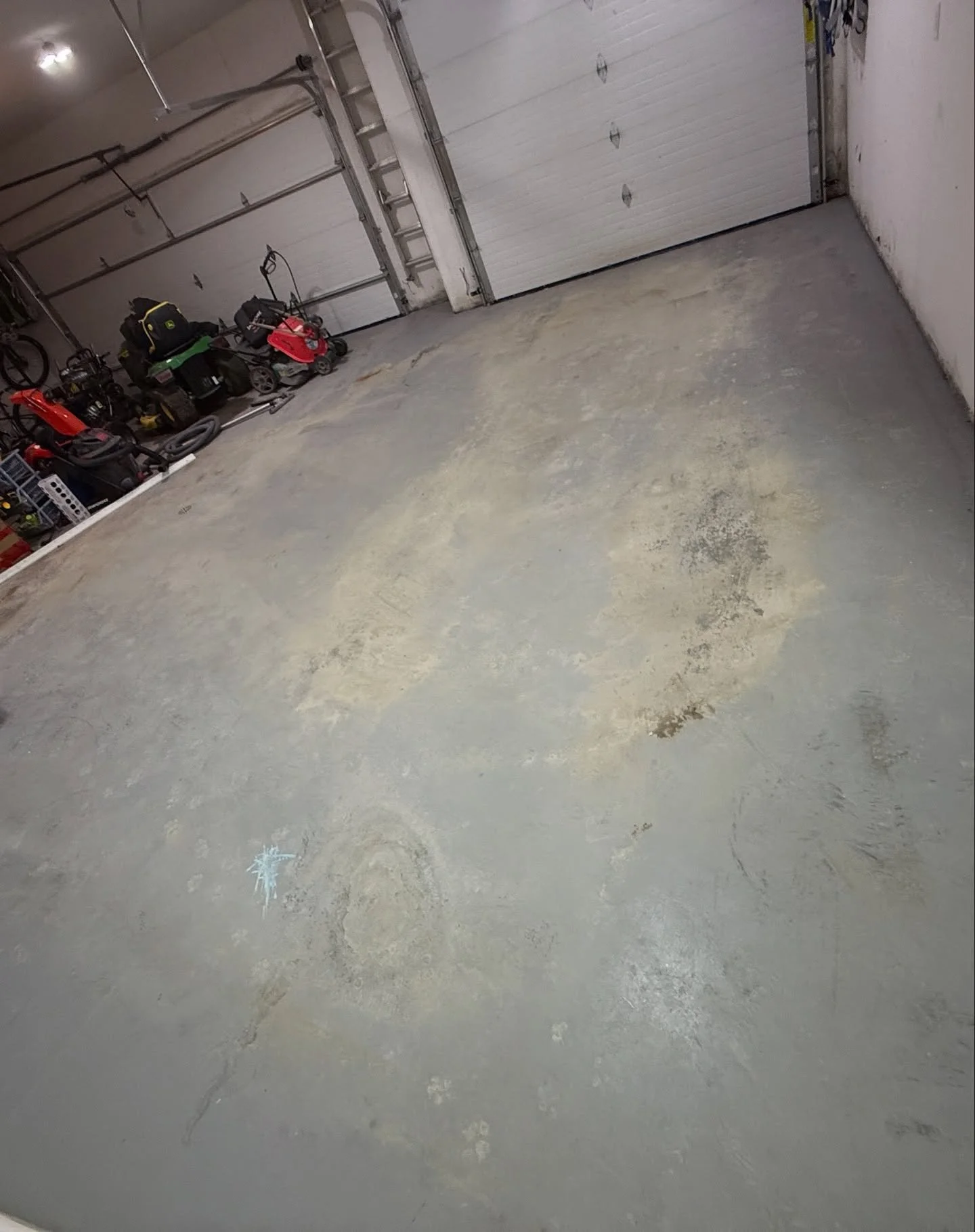 From a peeling DIY Home Depot epoxy to a properly prepped surface using professional-grade products.
Diamond ground the floor, repaired trouble spots, and installed a full flake system with a polyaspartic topcoat for long-term durability.

#GarageEpo
