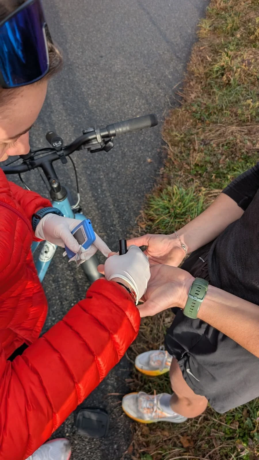 Réalisation d'un test en course à pied : analyse du lactate afin d'optimiser l'entrainement et la performance du coureur. Cela lui permet aussi de courir dans ses bonnes zones d'entrainement