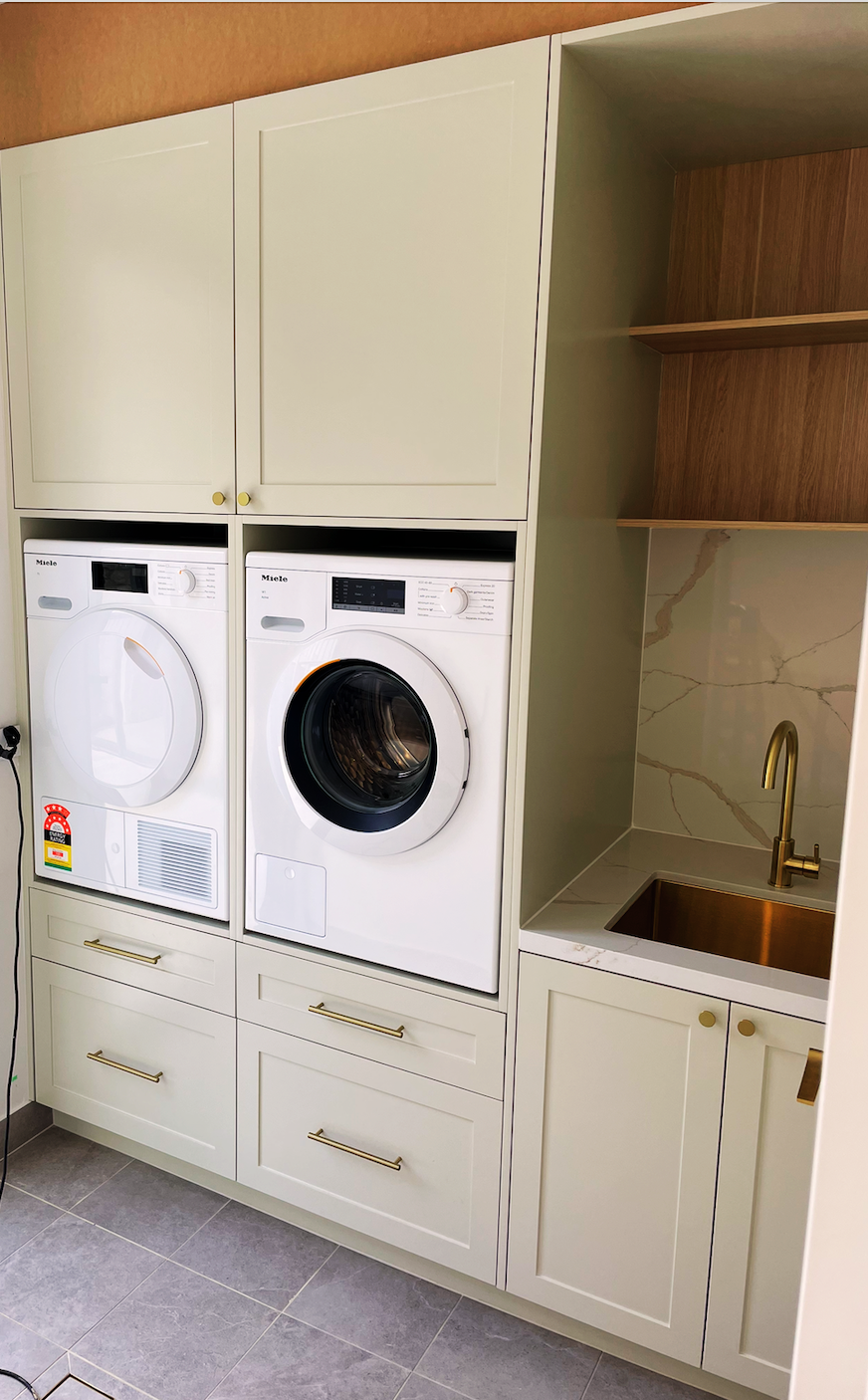 leading laundry and bathroom renovations in the Southern Highlands carpenters and carpentry .png