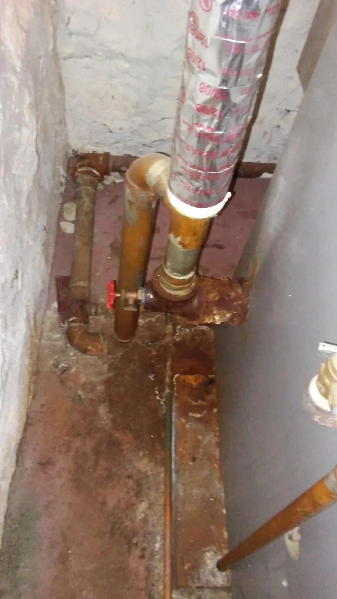Rusted and leaking boiler piping requiring repair in Mount Bethel, PA. Serving Easton, Bethlehem, Nazareth, Bangor, Wind Gap, Stroudsburg, and all Northampton County.
