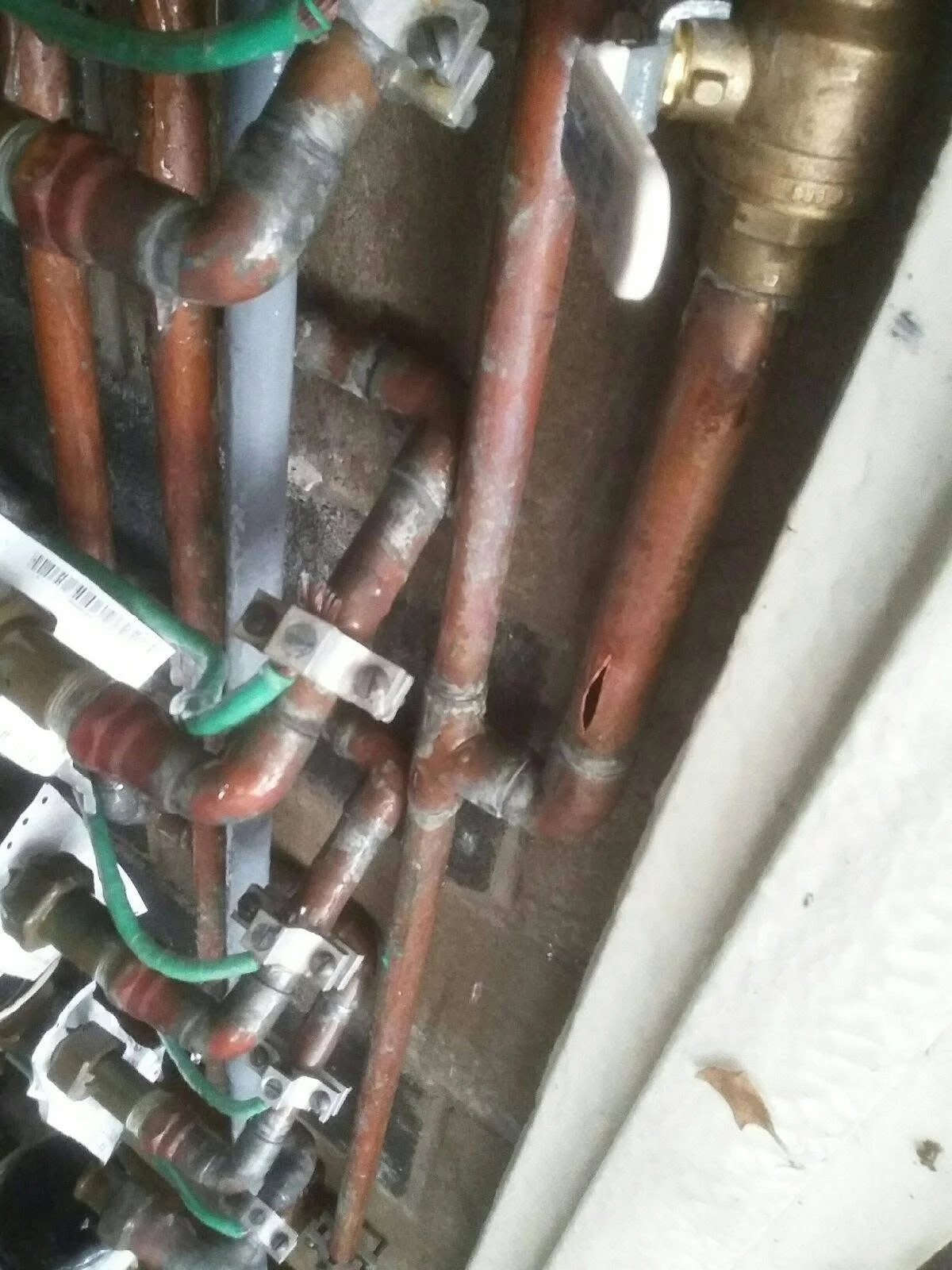 Emergency burst copper pipe leak repair in Mount Bethel, PA. Serving Easton, Bethlehem, Nazareth, Bangor, Wind Gap, Stroudsburg, and all Northampton County.
