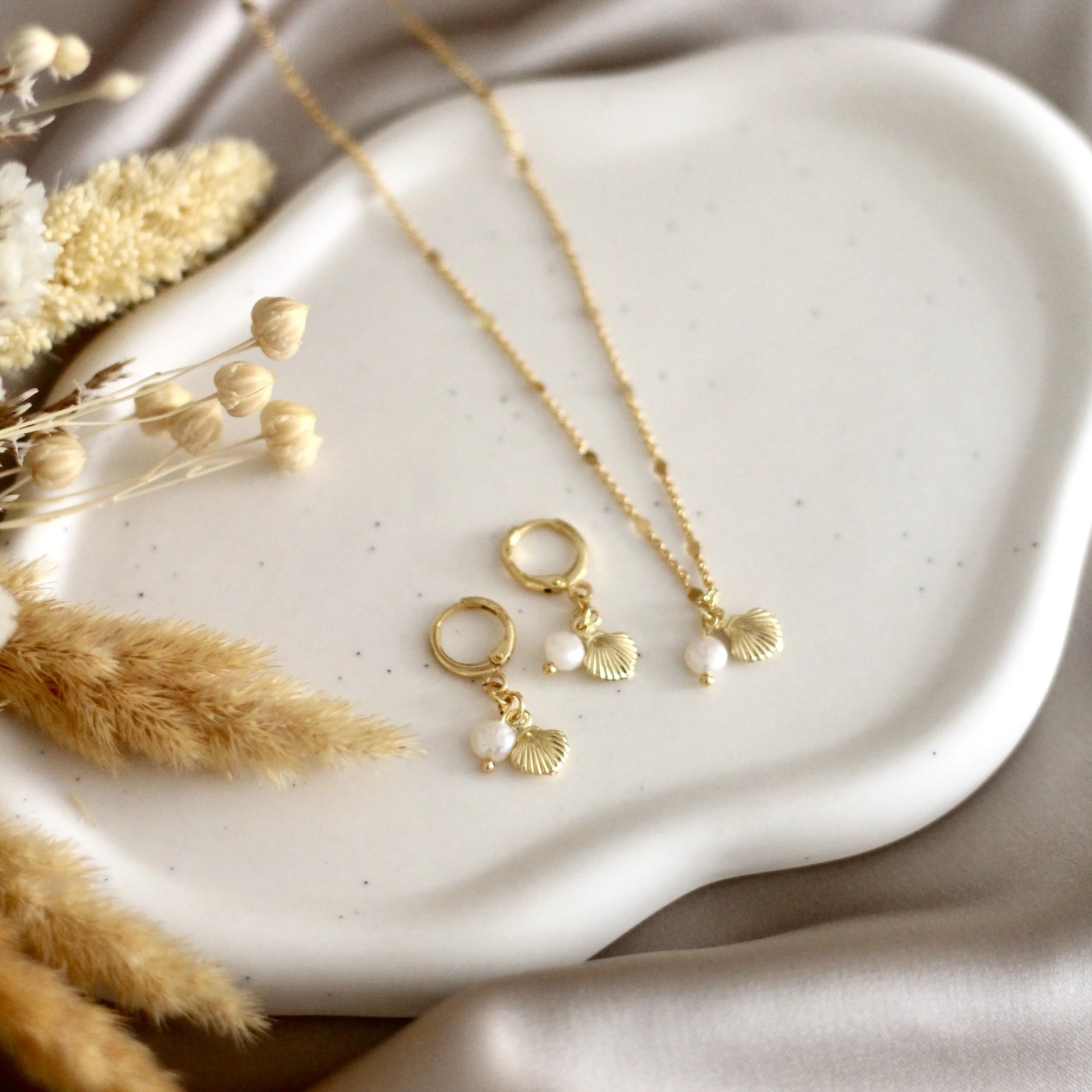 suesswasserperle-gold-schmuck.jpg