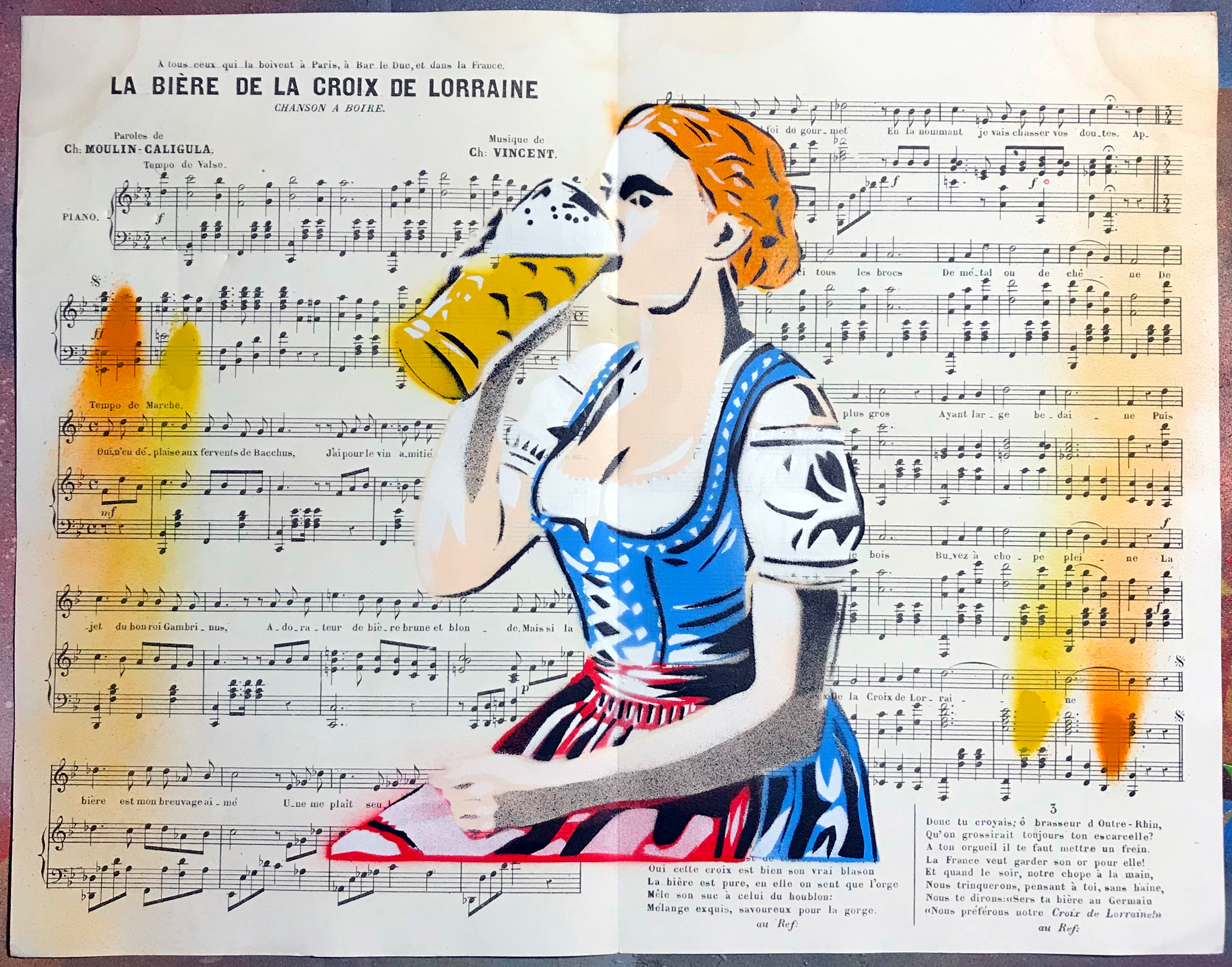 Une illustration d'une femme en costume traditionnel buvant une bière, superposée sur une page de partition musicale intitulée 'La Bière de la Croix de Lorraine'.