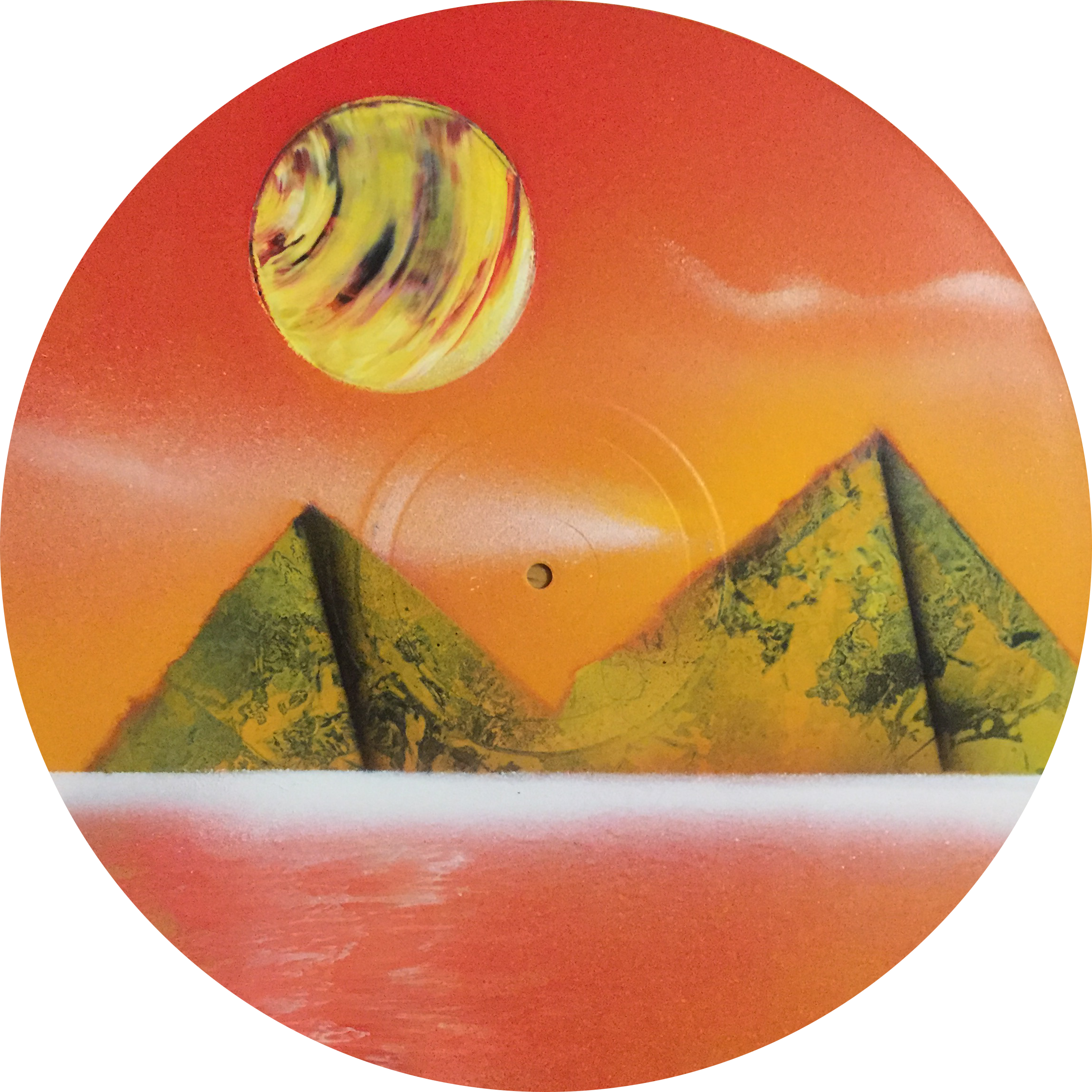 Une œuvre d'art avec des pyramides, un fond orange, un soleil marbré jaune et un ciel orange. Réalisé avec des bombes de peinture et pochoir.