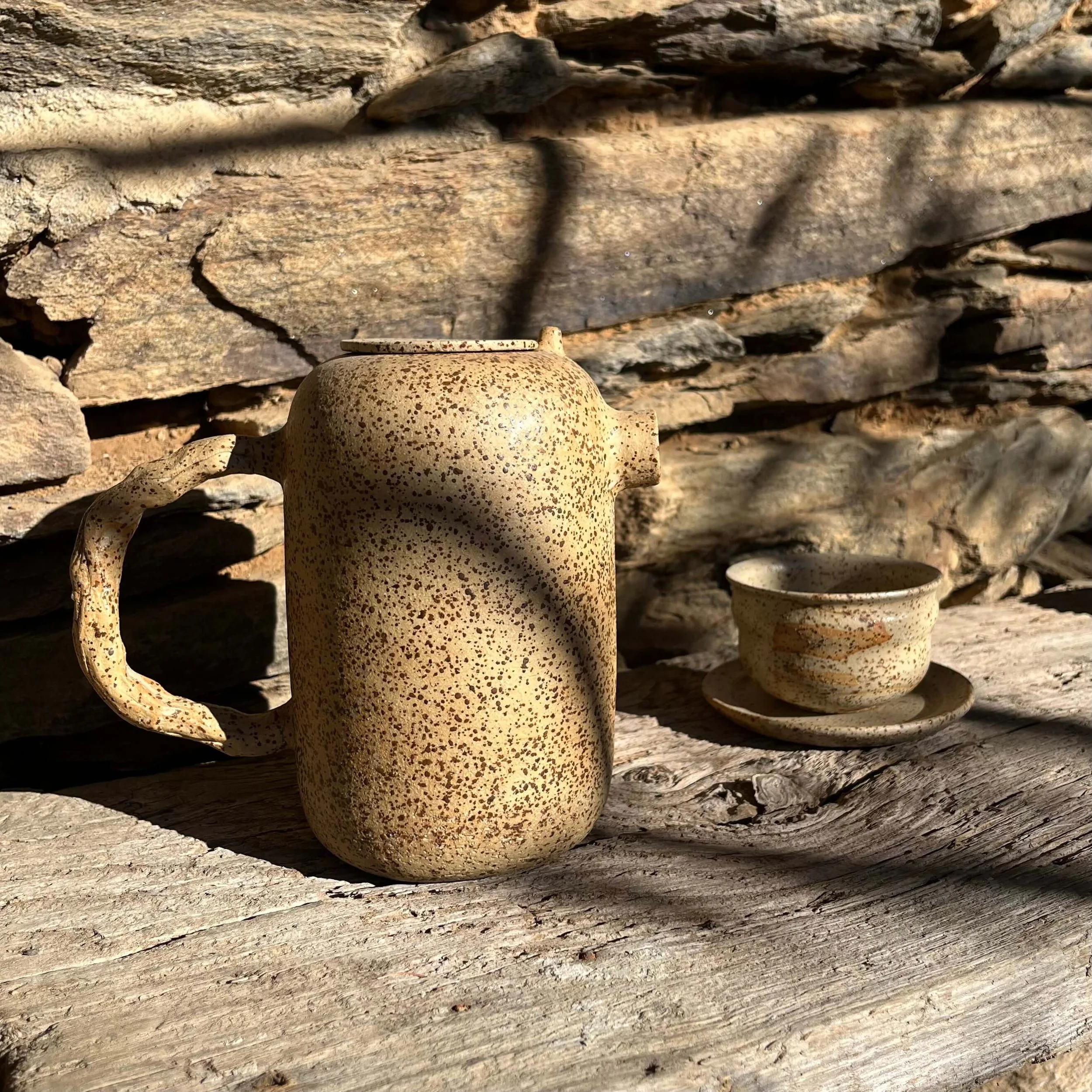 Solis teapot in Sand