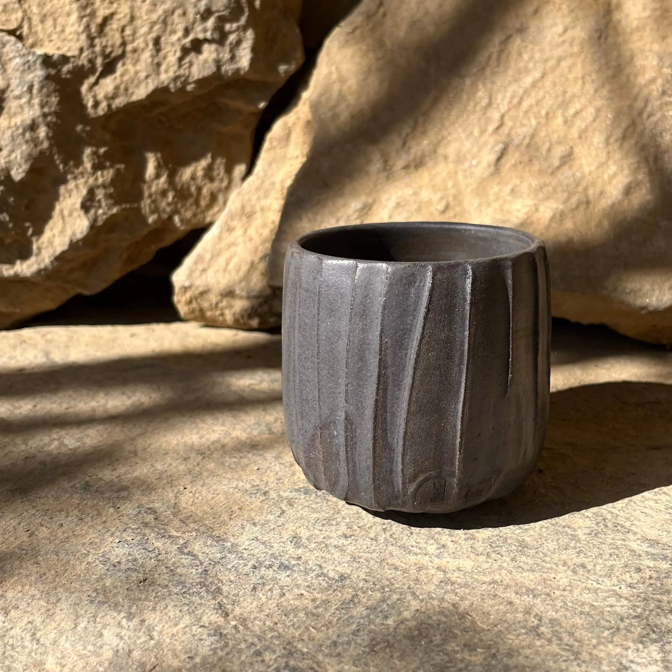 Staccato cup Round in Basalt