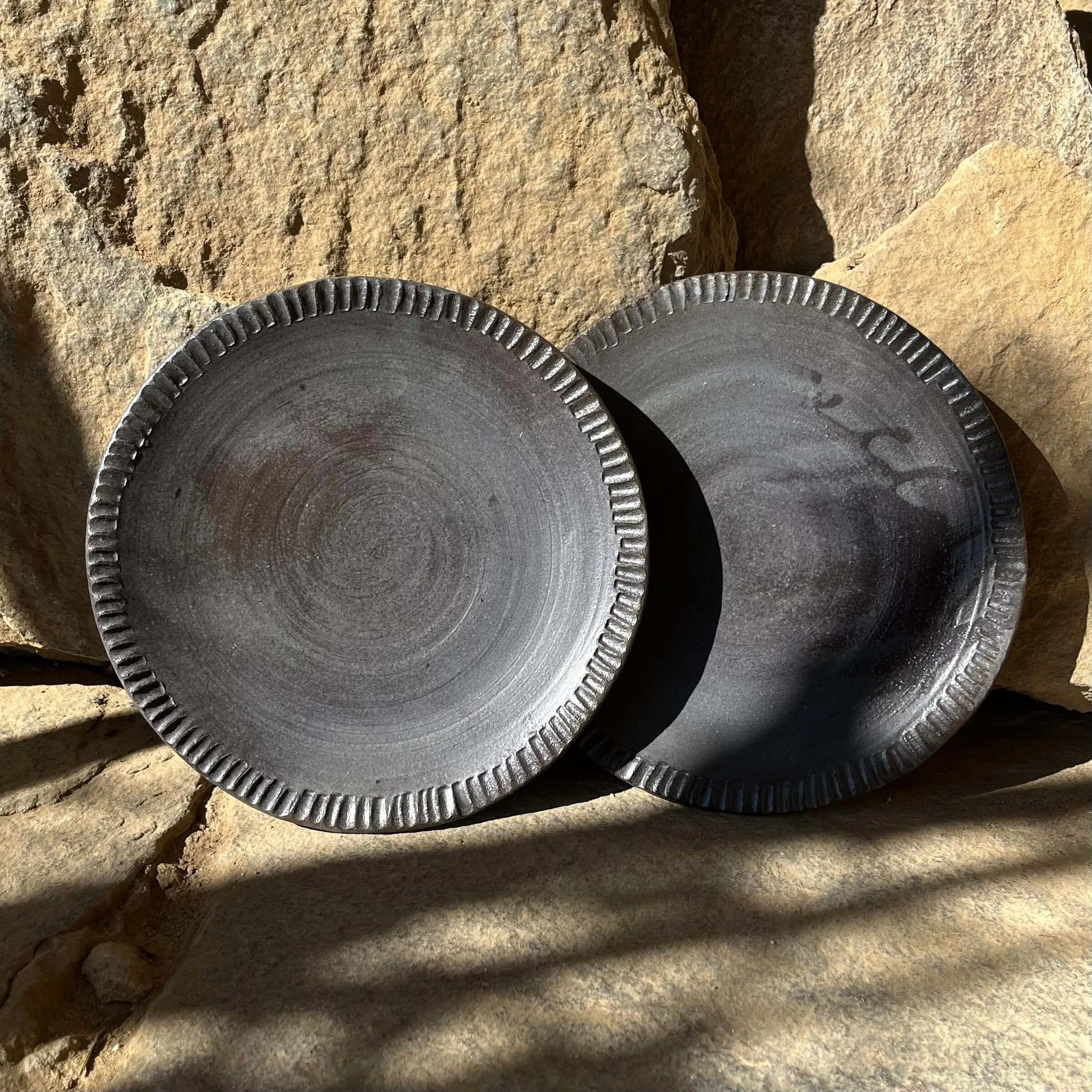 Staccato plate in Basalt