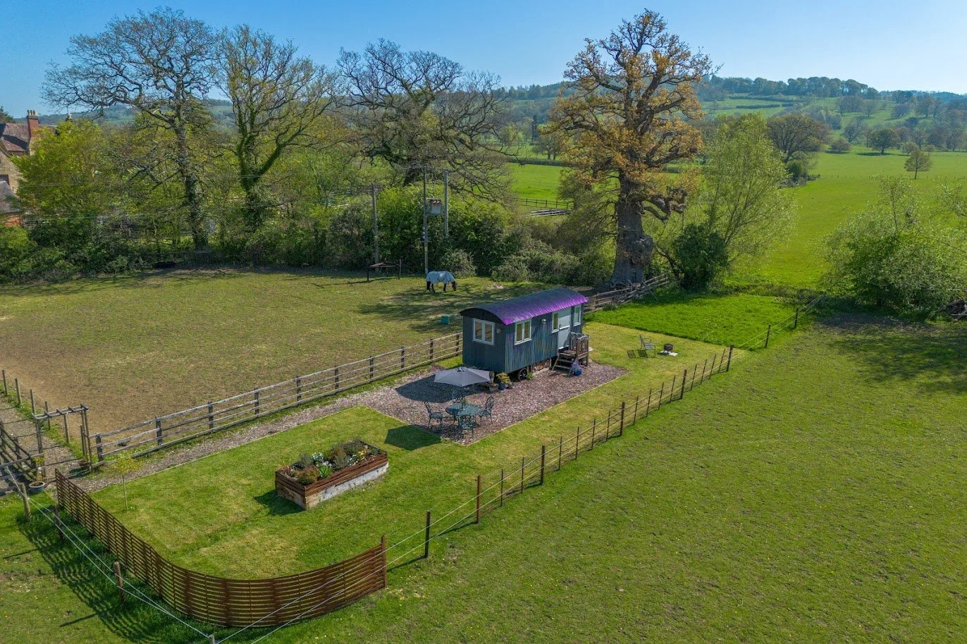 Shepherds hut in a field close to cotswolds way and a farm stay