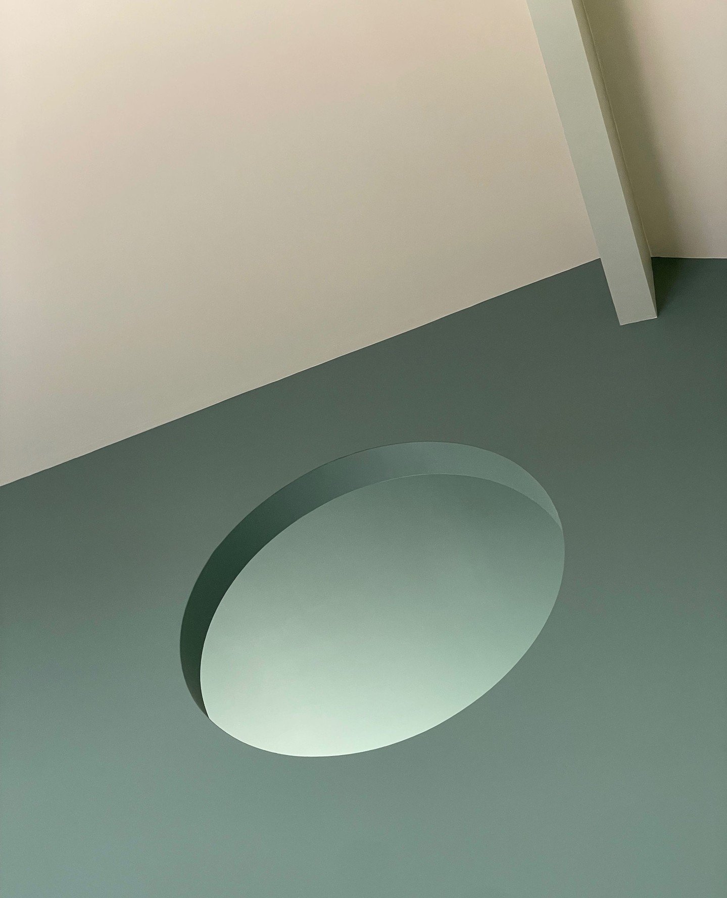 Previously unused roof space has been reclaimed as a kid's hangout at our project in Elanora Heights, currently under construction. ⁠
⁠
Excellently crisp porthole by Jon and his team 👌🏻⁠
⁠
Builder: @duckerconstructions⁠
Paints: @reseneaustralia