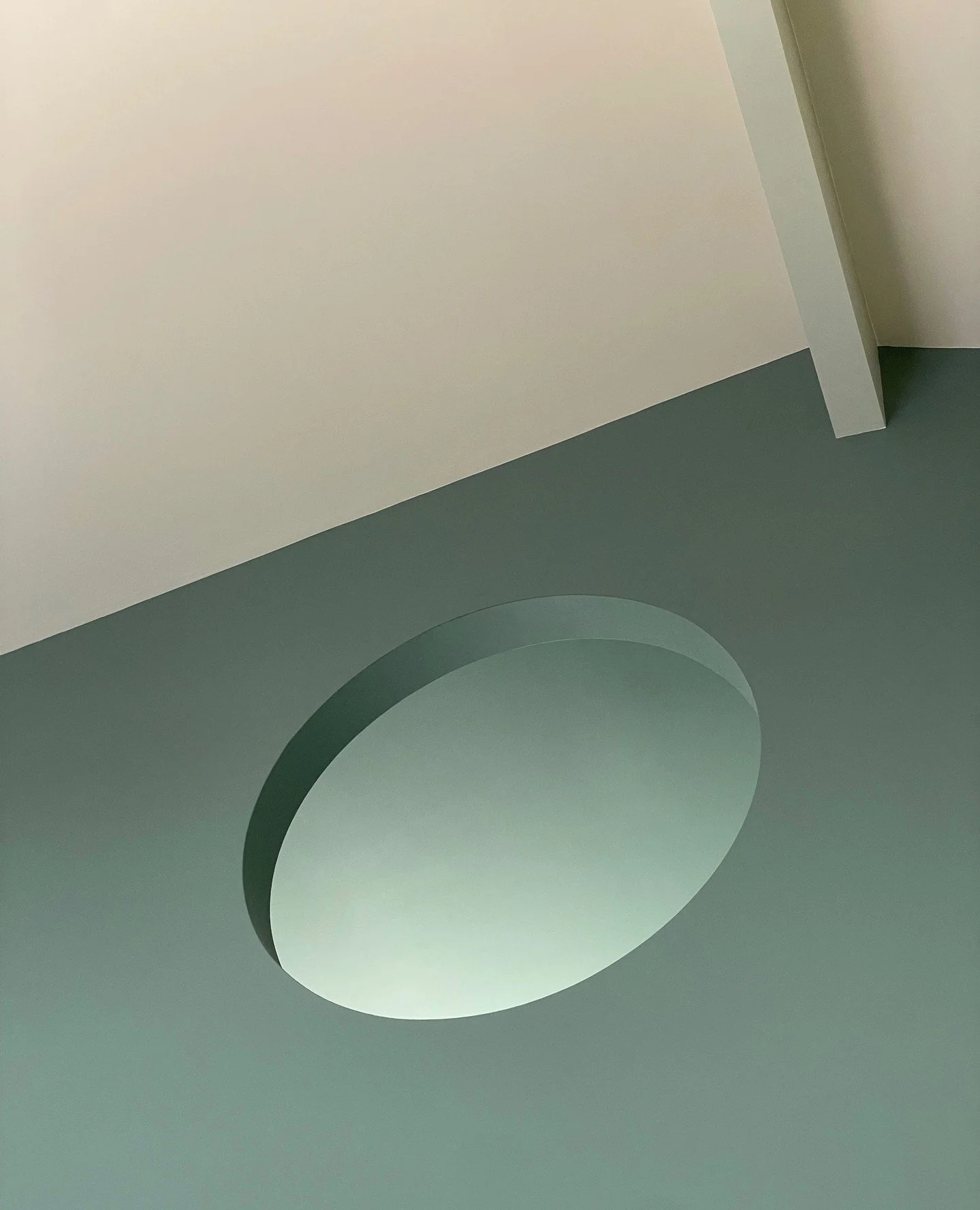 Previously unused roof space has been reclaimed as a kid's hangout at our project in Elanora Heights, currently under construction. ⁠
⁠
Excellently crisp porthole by Jon and his team 👌🏻⁠
⁠
Builder: @duckerconstructions⁠
Paints: @reseneaustralia