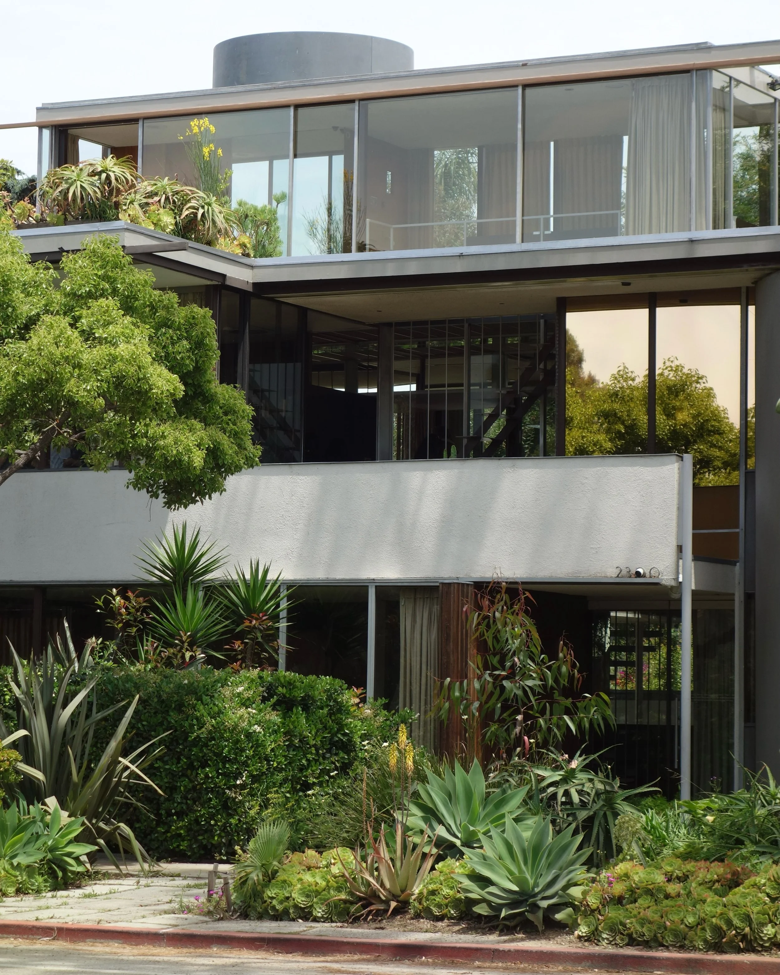 MCM Part 1: VDL Studio and Residence by Richard Neutra.

Lately we&rsquo;ve been working on a number of renovations to mid-century modern houses and it has us reflecting on what we love about these projects - not just the style, but the ethos that  w