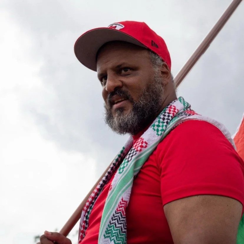 Black and white photograph of a statue of Karl Marx.