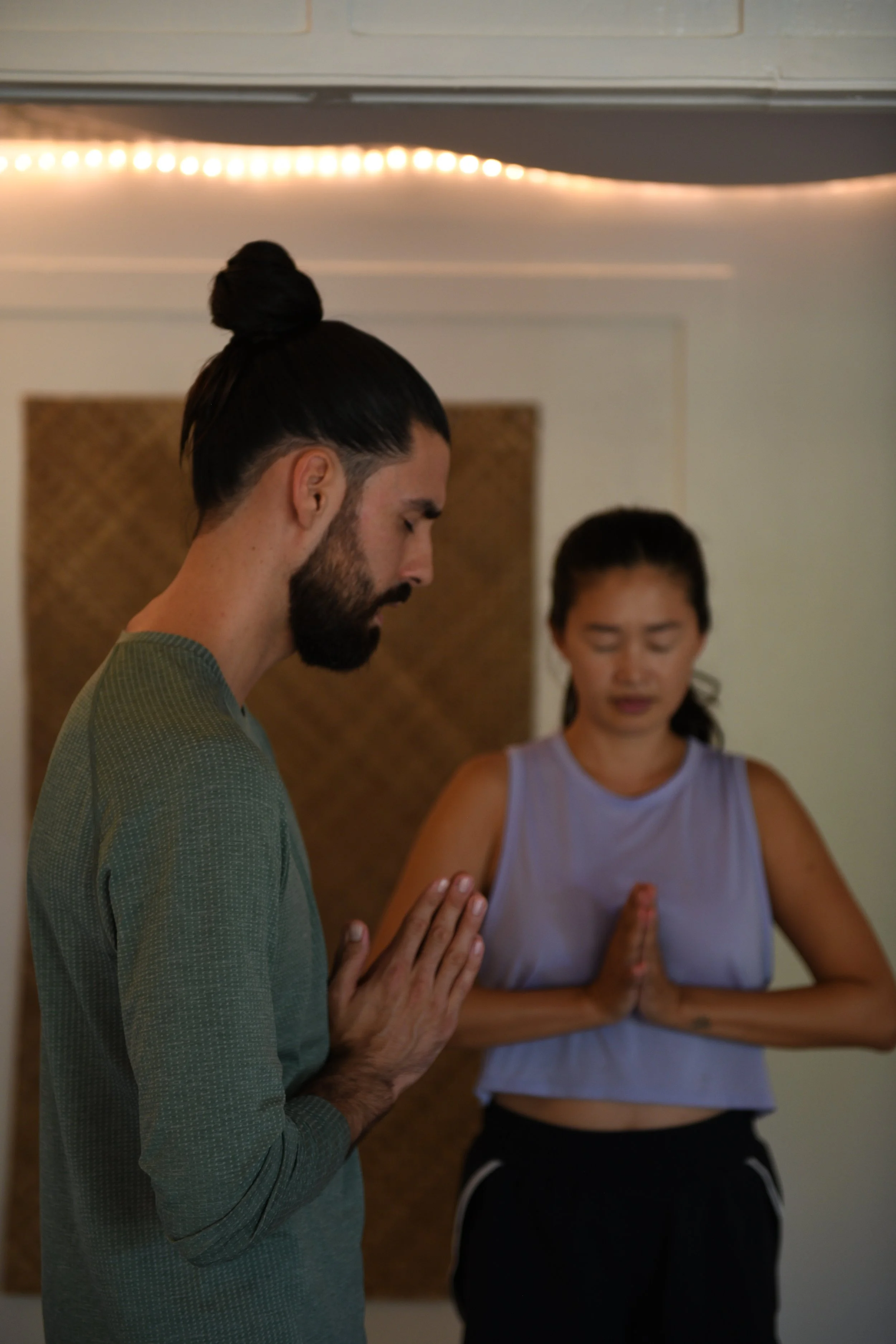 Caio chanting opening mantra with Ivy Han