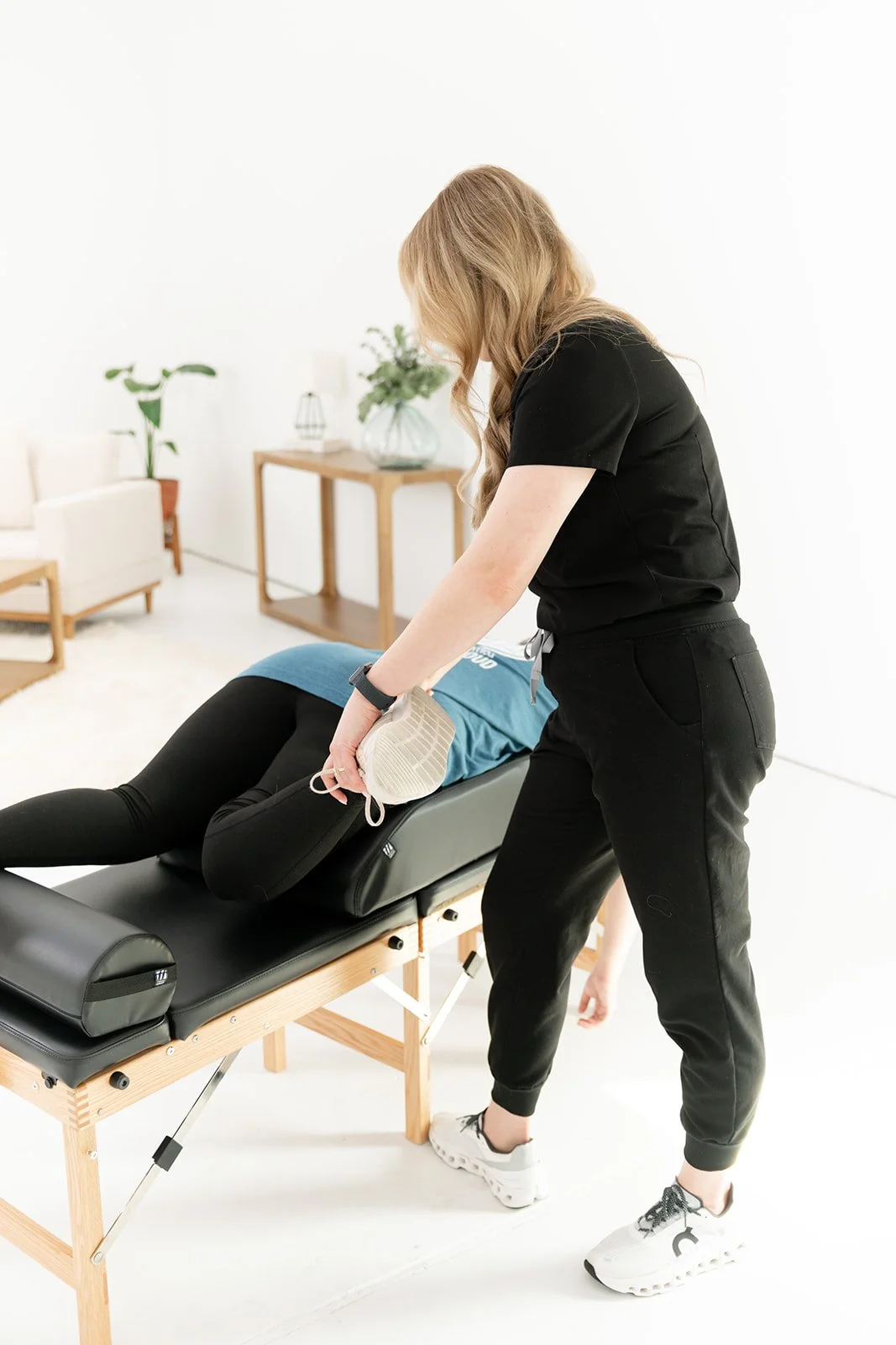 Round Ligament Pain 101: The Sharp Pregnancy Pain No One Warns You About