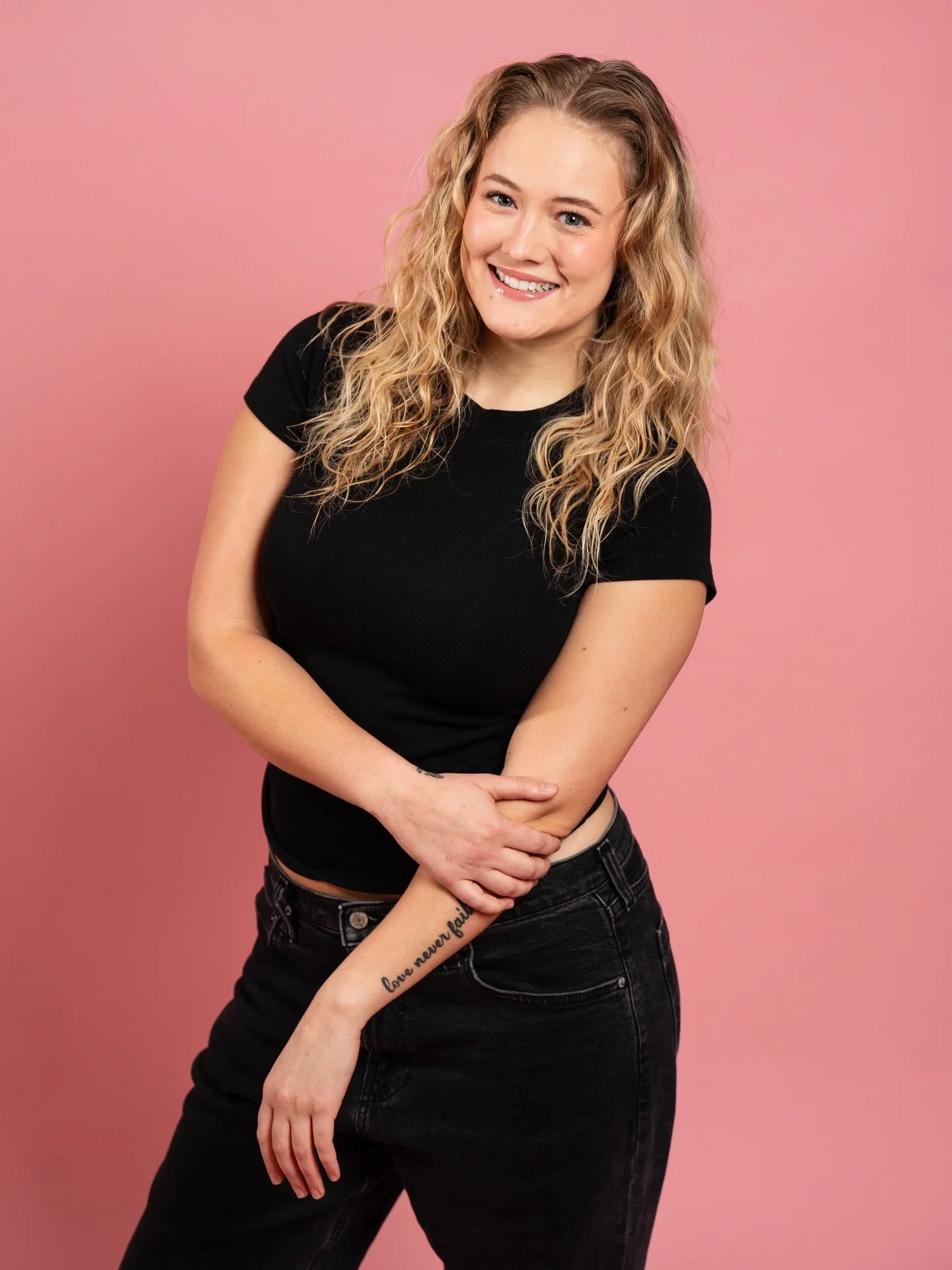 Meet Miss Alaina! 

Alaina is a Minneapolis-born dancer &amp; choreographer trained in ballet, jazz, hip-hop, tap, musical theatre, ballroom &amp; jazz funk. With a strong foundation from Larkin Dance Studio, she&rsquo;s grown through performance, tr