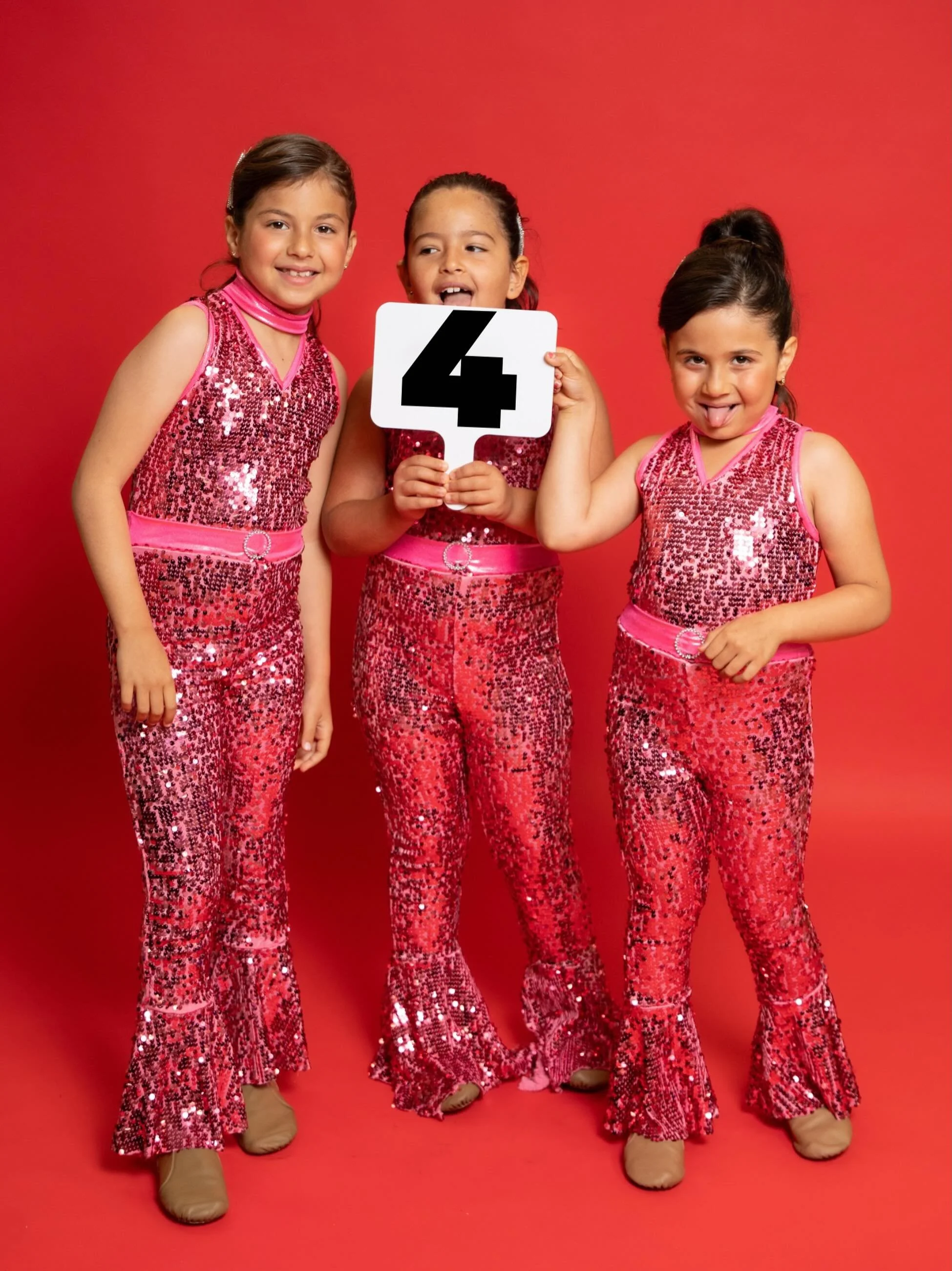💖🎀 4 DAYS UNTIL SHOW DAY! 🎀💖
Hi Barbie! 👋✨
The countdown continues as we get closer to our Going to the Movies recital! Our dancers are ready to bring the energy, sparkle, and fun to the stage. 💃🌟
Only 4 more days until the movie magic begins!
