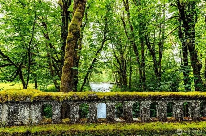 A bridge over Beaver Creek