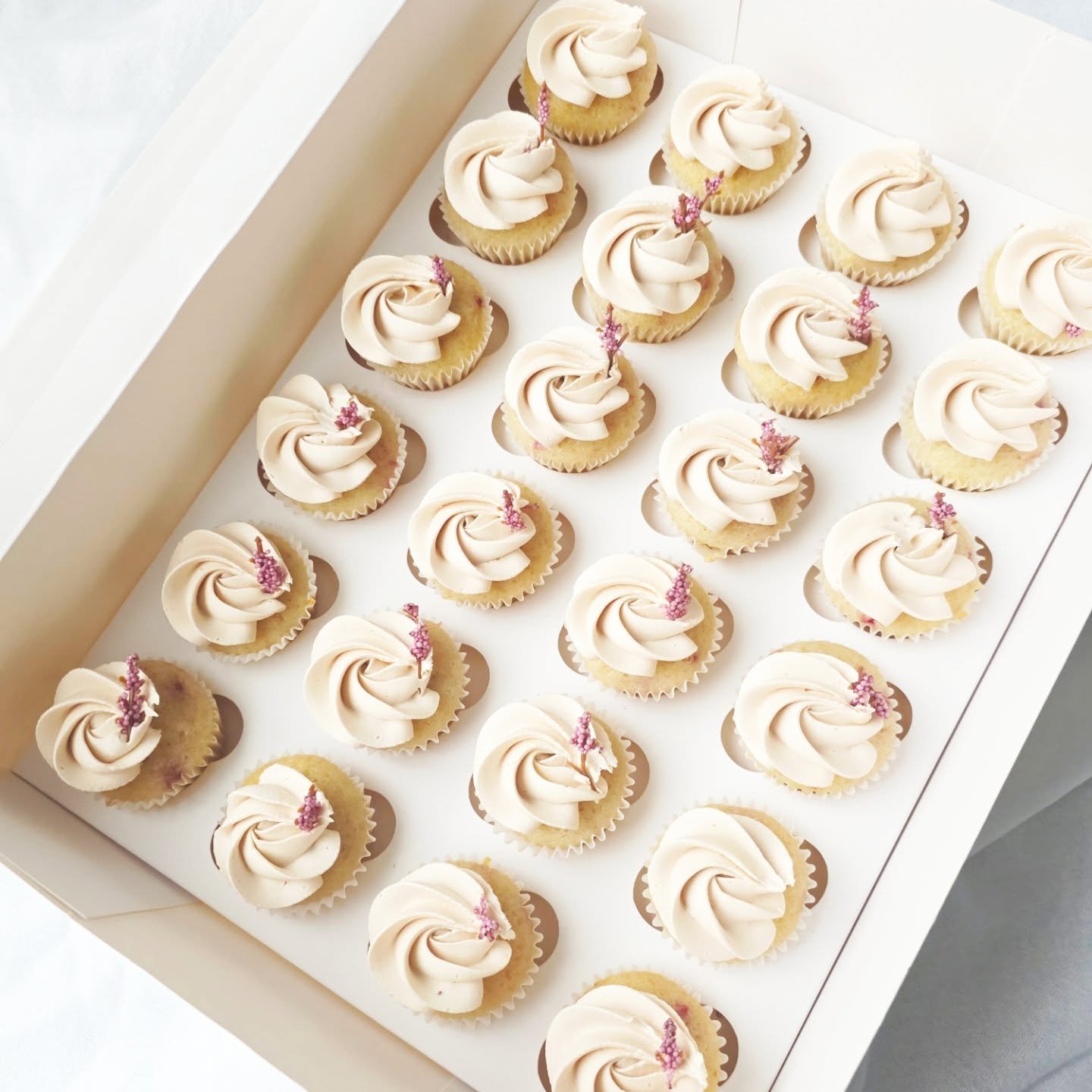 Plain icing and floral 