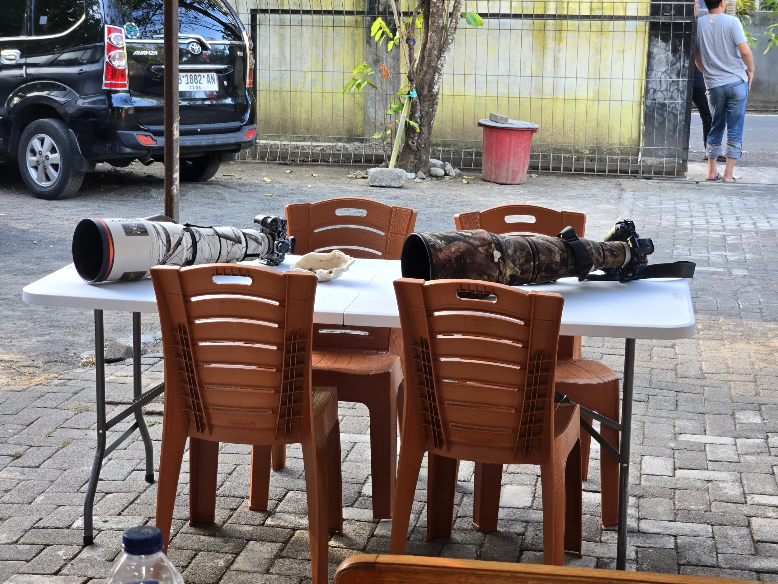 They're having brekky too