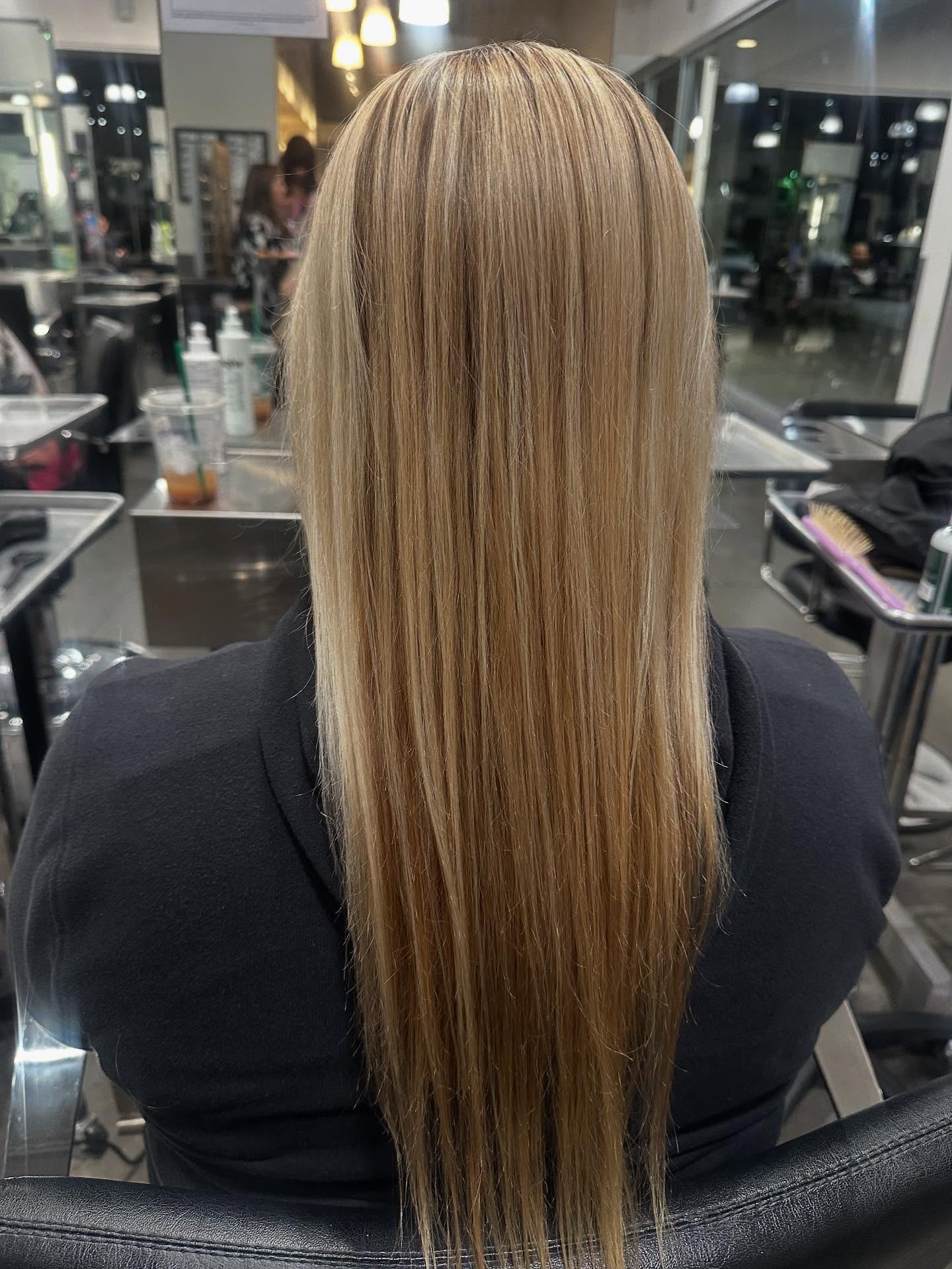 Of all the photos I wish I took a before of, this root retouch grey coverage foliage is number one. Rachel had 6 months of regrowth and wanted to be as blonde as possible. We were able to achieve exactly what she wanted. ✨