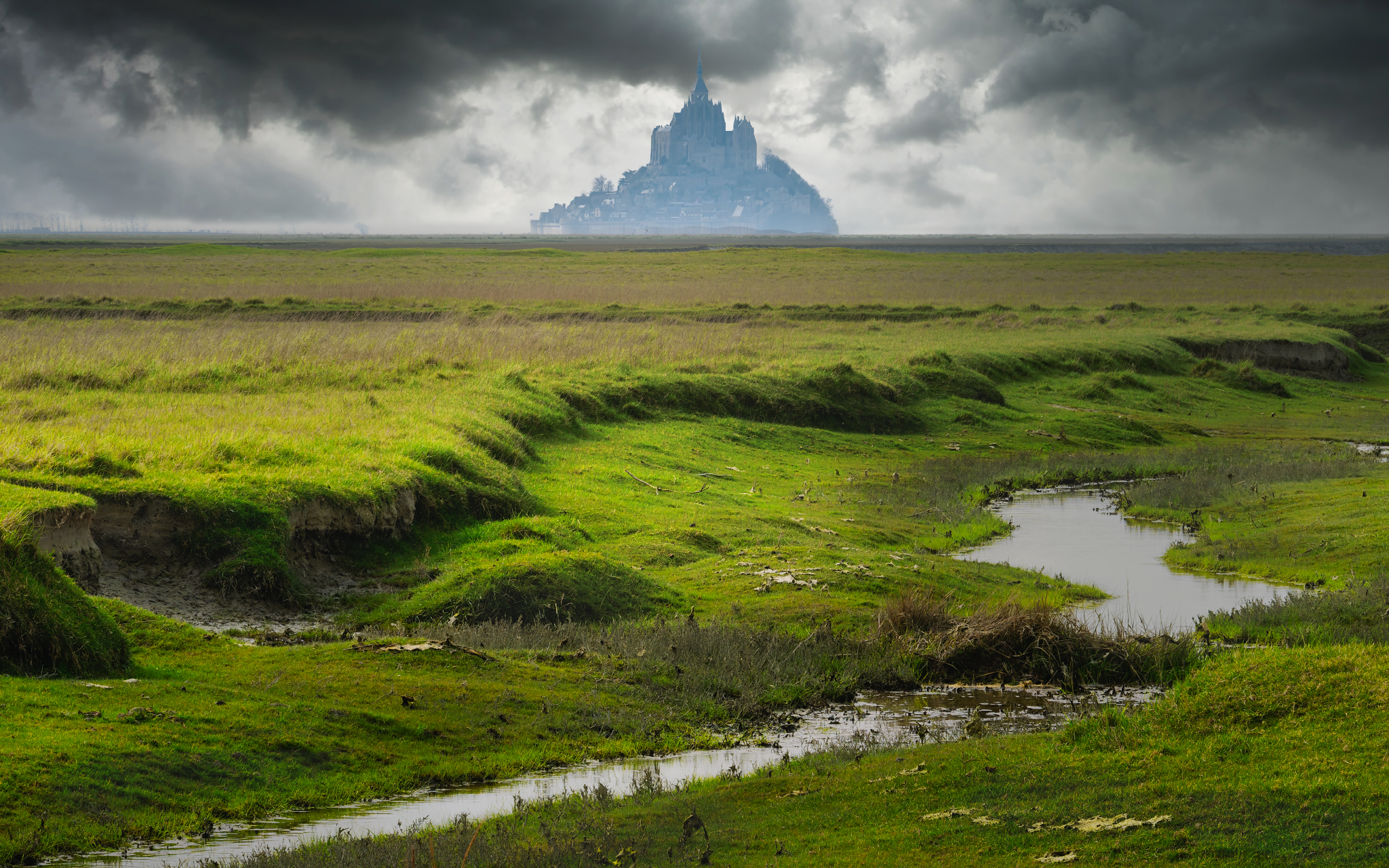 MontStMichel-02-crop2-OtherSky-FINAL_Long Edge_2048x1280_U_70.png