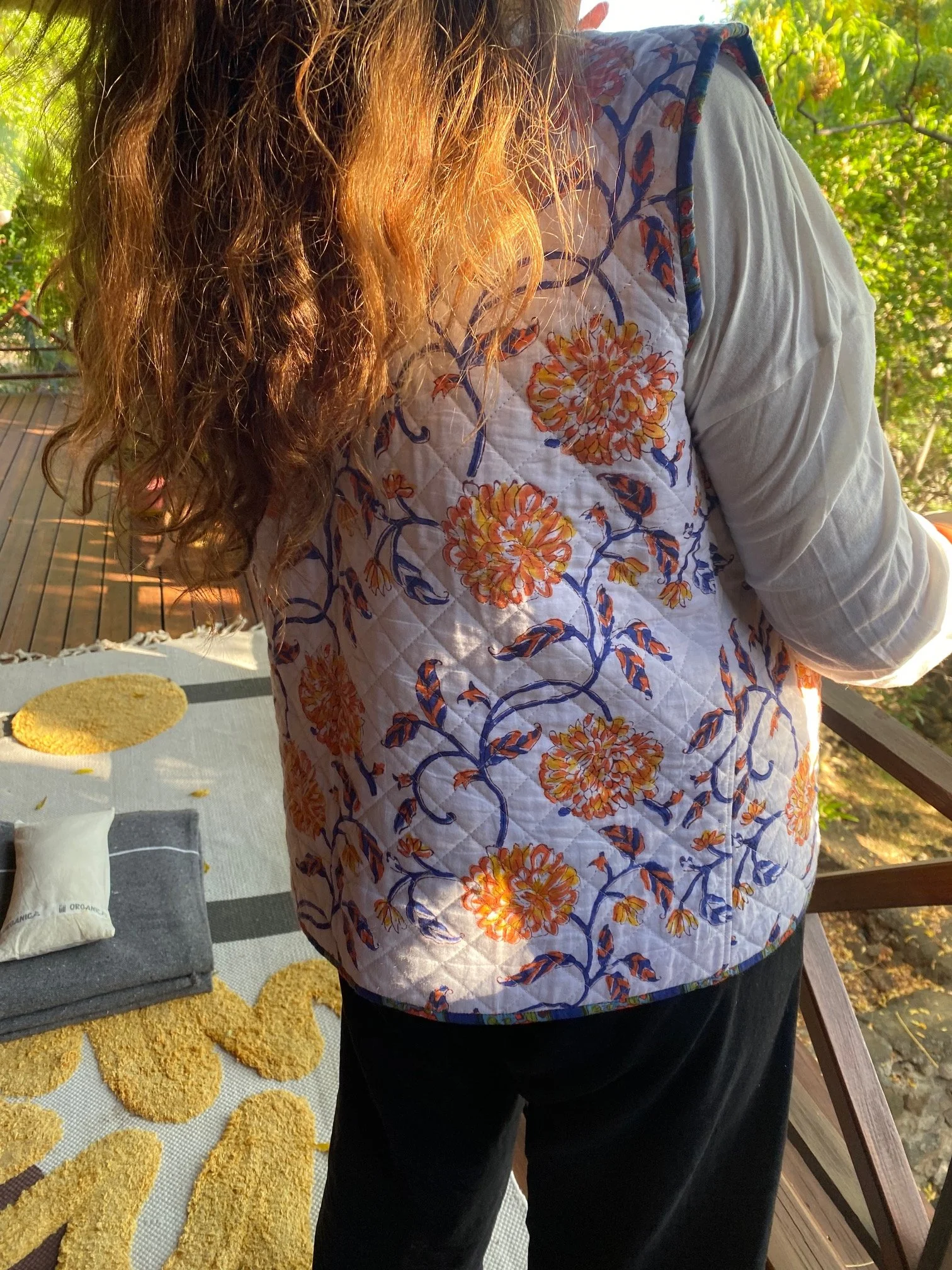 Gilet Paule floral bleu orange