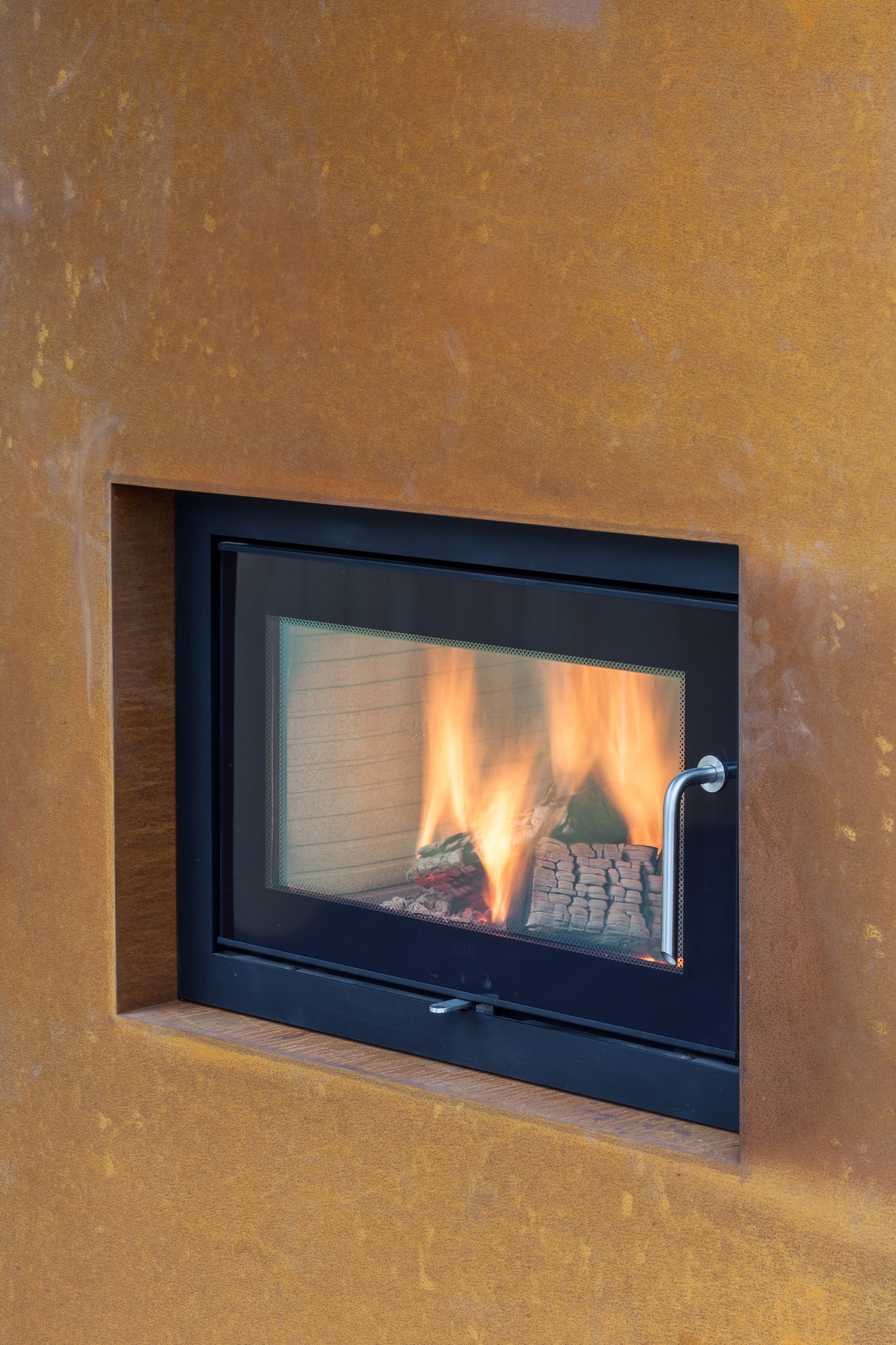 Studio 09 - Interior Detail - Fireplace.jpg