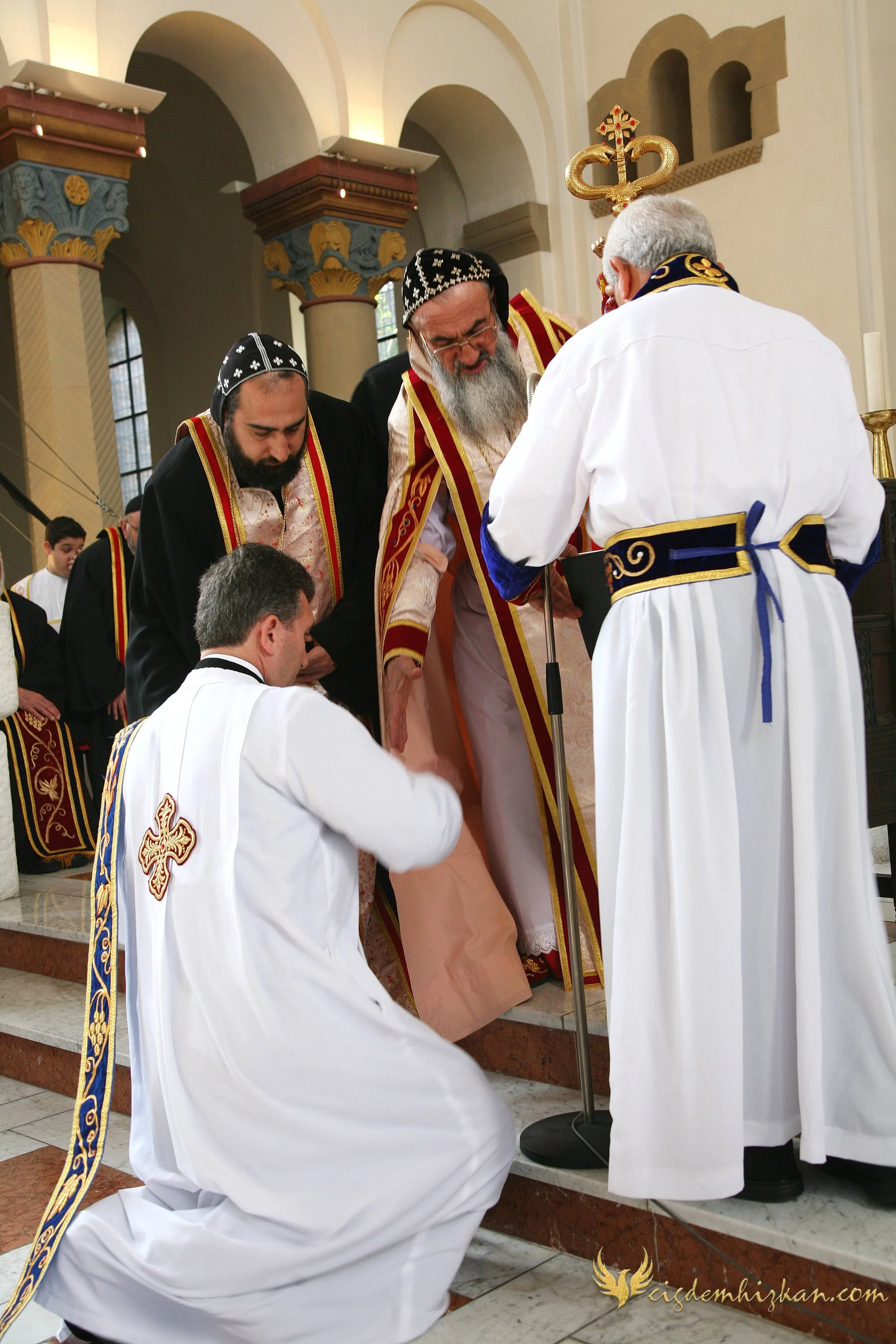 Faith & Community / İnanç ve Topluluk
Syriac Orthodox Church Liturgy – Berlin

A Syriac Orthodox Church ceremony marking the ordination of Abuna Murat Üzel as a priest in Berlin.The photographs document this moment of faith and community during the l