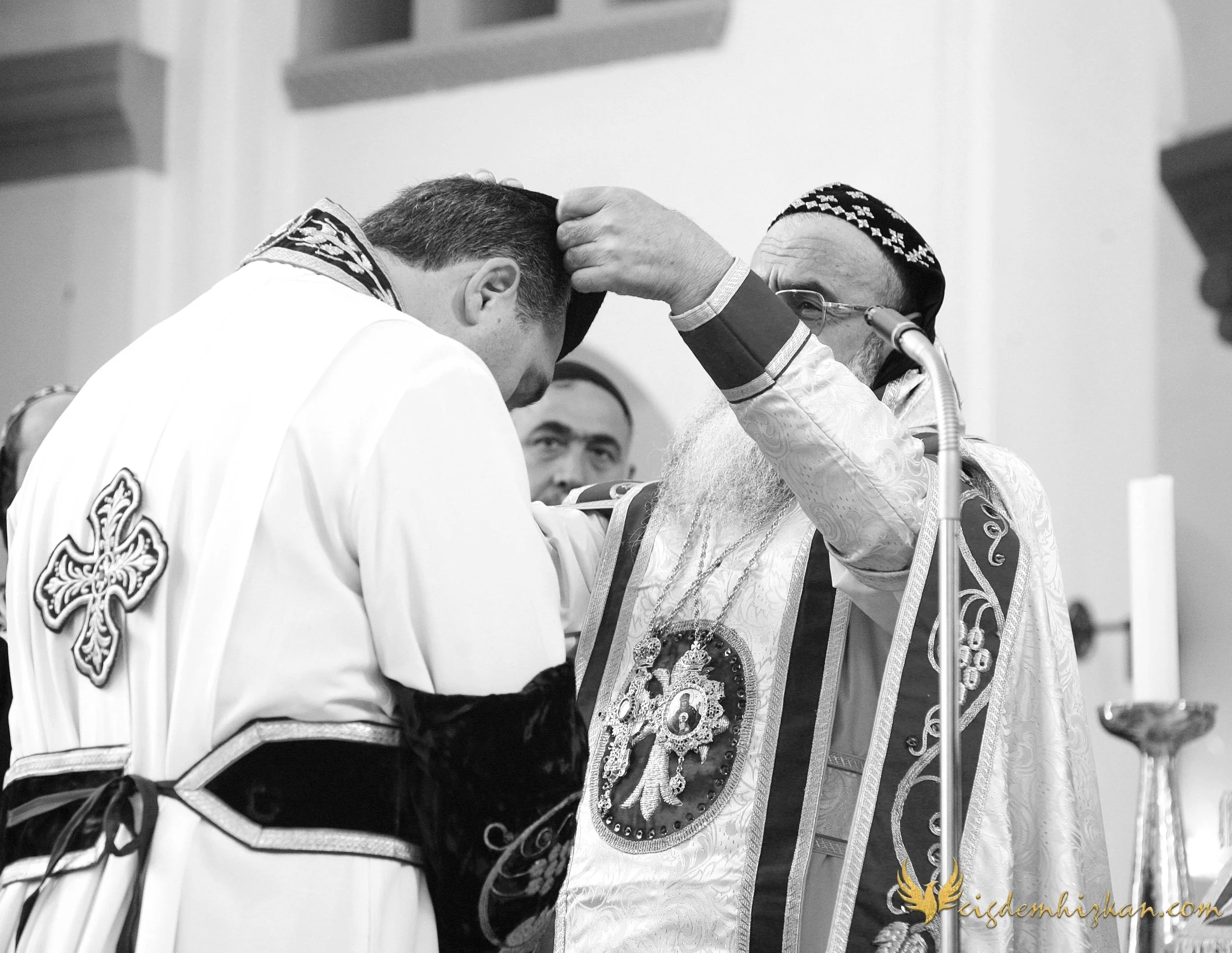 Faith & Community / İnanç ve Topluluk
Syriac Orthodox Church Liturgy – Berlin

A Syriac Orthodox Church ceremony marking the ordination of Abuna Murat Üzel as a priest in Berlin.The photographs document this moment of faith and community during the l