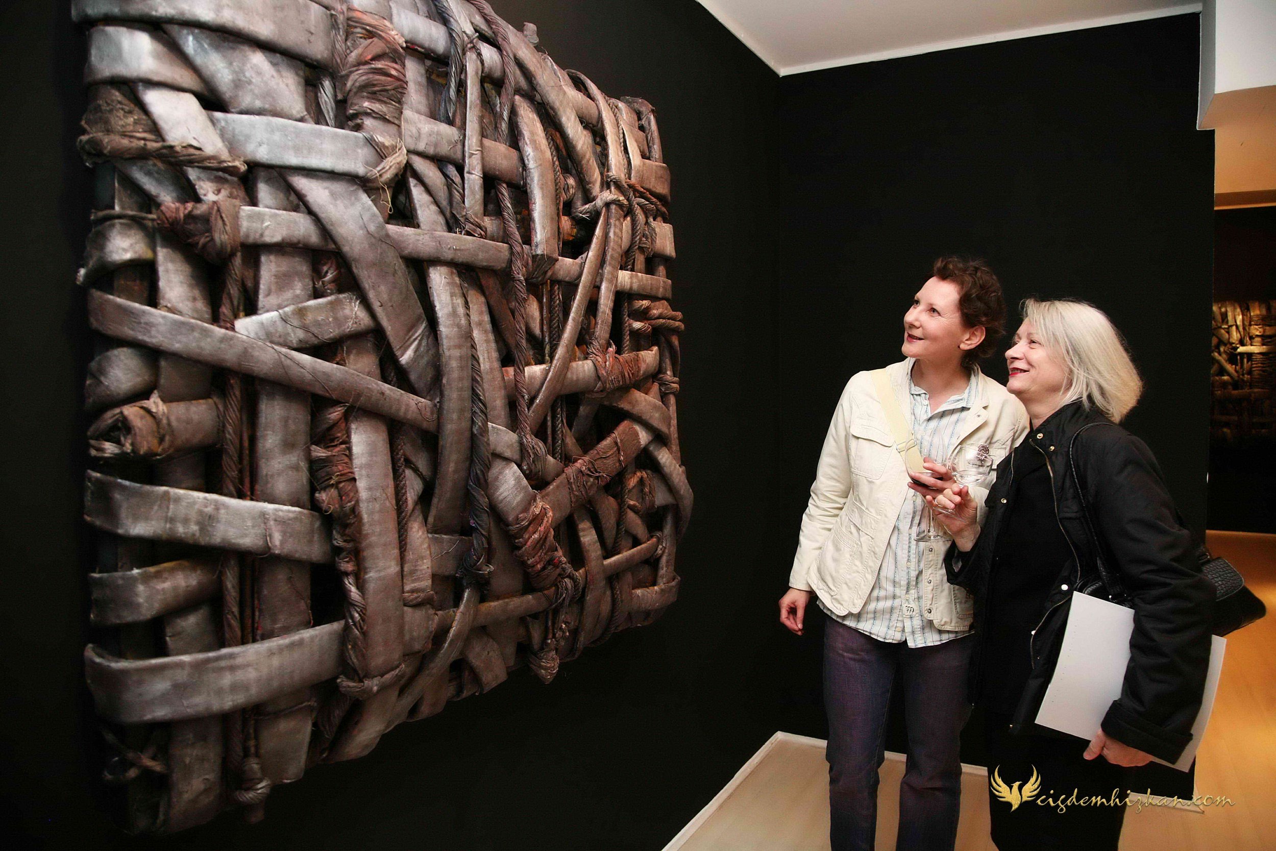 Ressam Bubi. David Hayon. Berlin, Kurfürstendamm galeri sergi, Resim sanatı, çağdaş ifade ve çok kültürlü kimlik. Milliyet gazetesi,
Painter Bubi. David Hayon. Gallery, Kurfürstendamm, Berlin. Painting, contemporary art and multicultural identity.  M