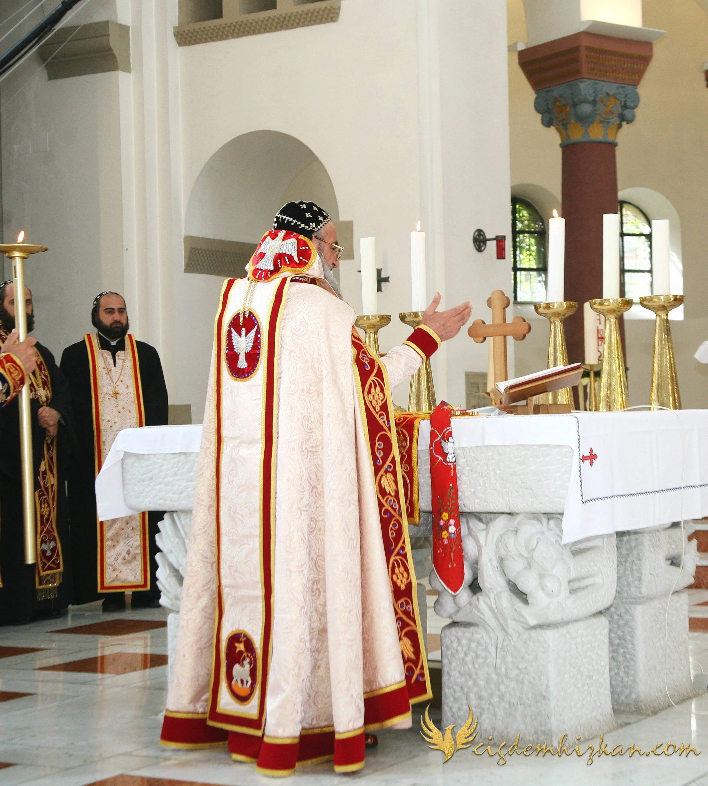 Faith & Community / İnanç ve Topluluk
Syriac Orthodox Church Liturgy – Berlin

A Syriac Orthodox Church ceremony marking the ordination of Abuna Murat Üzel as a priest in Berlin.The photographs document this moment of faith and community during the l