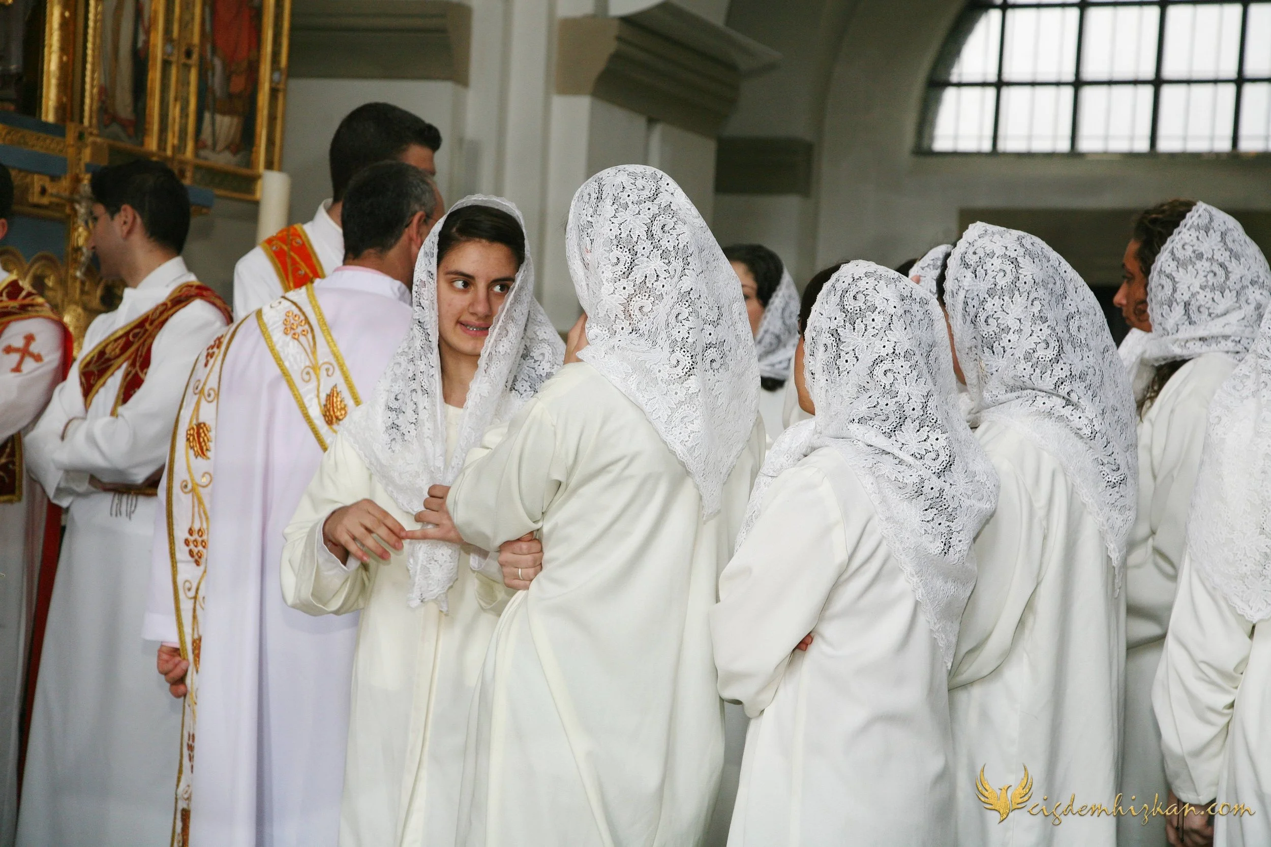 Faith & Community / İnanç ve Topluluk
Syriac Orthodox Church Liturgy – Berlin

A Syriac Orthodox Church ceremony marking the ordination of Abuna Murat Üzel as a priest in Berlin.The photographs document this moment of faith and community during the l