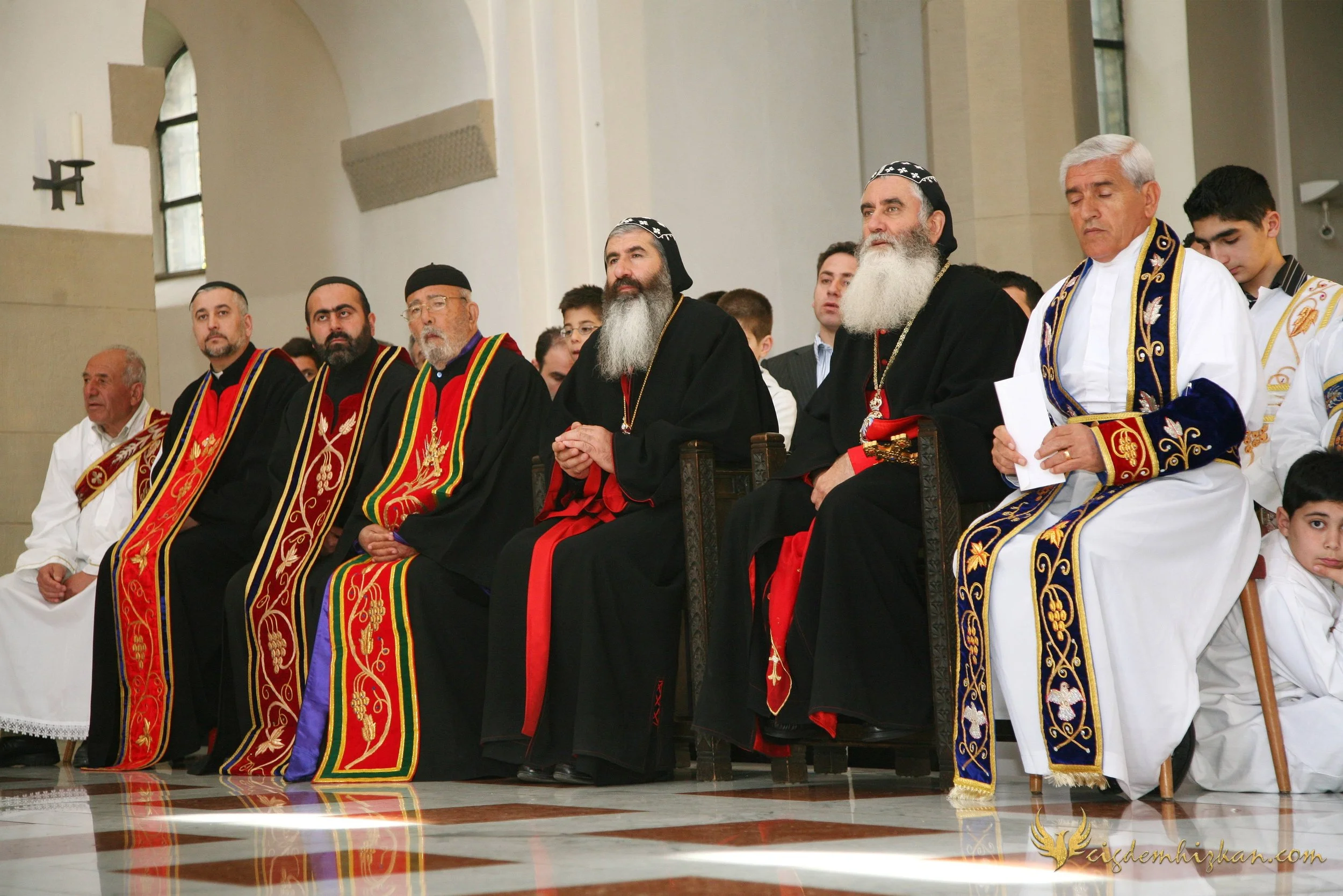 Faith & Community / İnanç ve Topluluk
Syriac Orthodox Church Liturgy – Berlin

A Syriac Orthodox Church ceremony marking the ordination of Abuna Murat Üzel as a priest in Berlin.The photographs document this moment of faith and community during the l