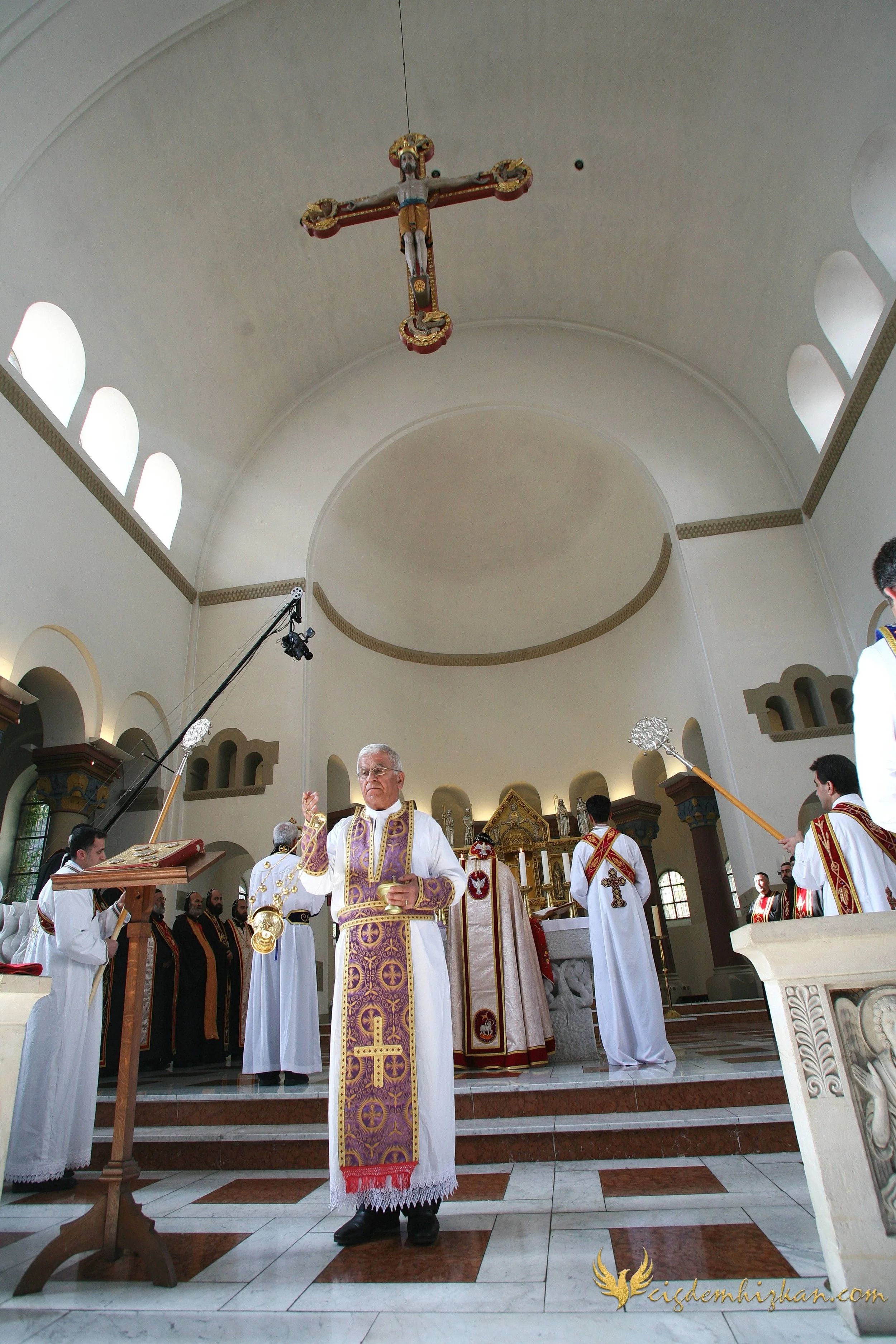 Faith & Community / İnanç ve Topluluk
Syriac Orthodox Church Liturgy – Berlin

A Syriac Orthodox Church ceremony marking the ordination of Abuna Murat Üzel as a priest in Berlin.The photographs document this moment of faith and community during the l