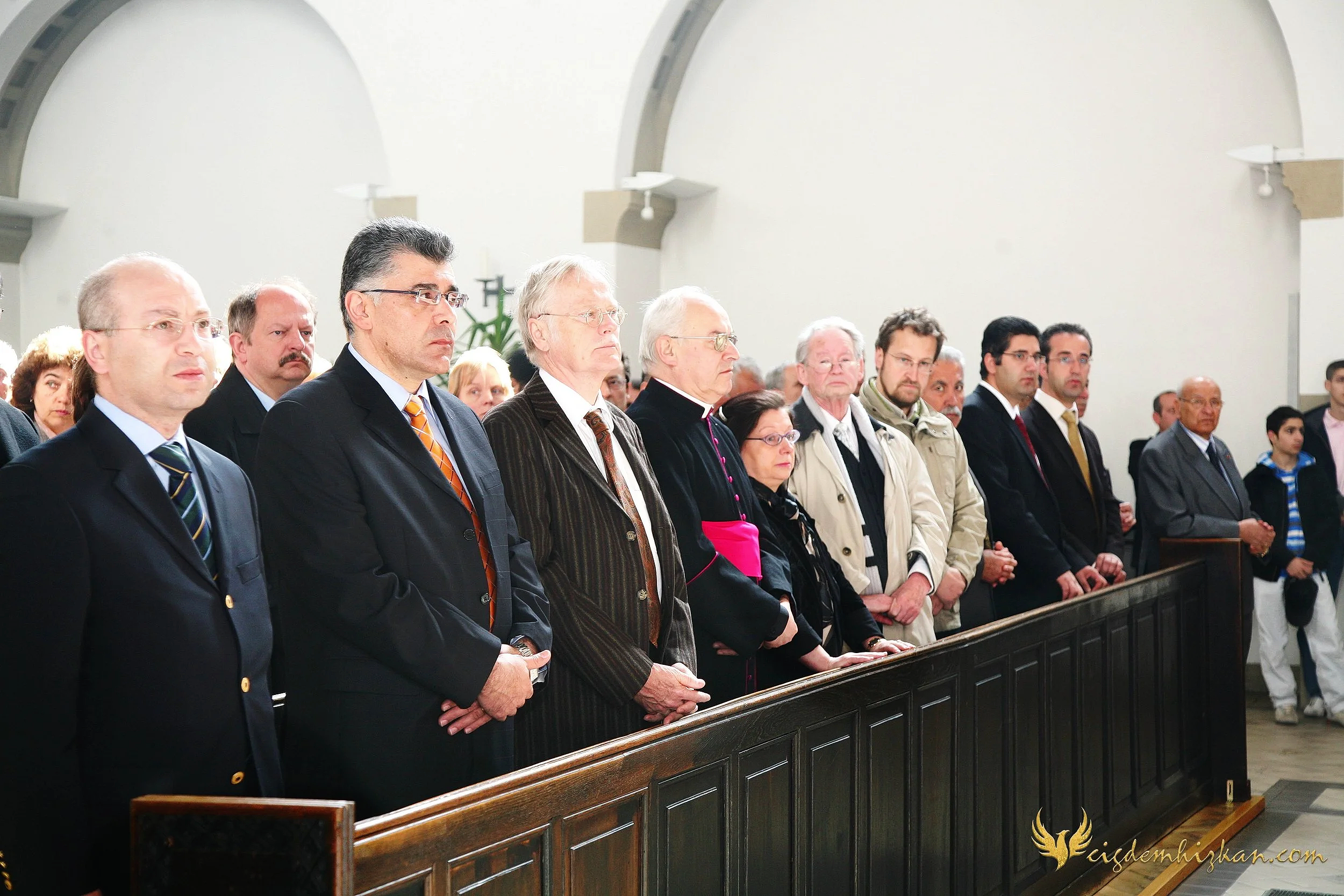 Faith & Community / İnanç ve Topluluk
Syriac Orthodox Church Liturgy – Berlin

A Syriac Orthodox Church ceremony marking the ordination of Abuna Murat Üzel as a priest in Berlin.The photographs document this moment of faith and community during the l