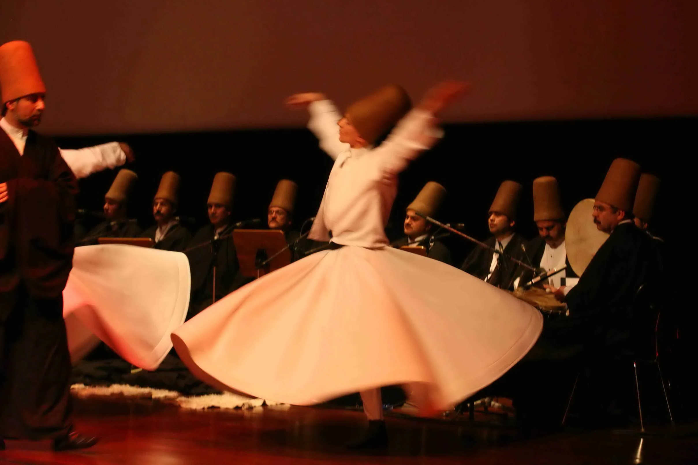 Sema – Mevlevi Dansı

Rumi’nin öğretileri, barış ve hoşgörü felsefesi.

Sema – Mevlevi Dance

Rumi’s teachings and the philosophy of peace and tolerance. [calm] Konzerthaus