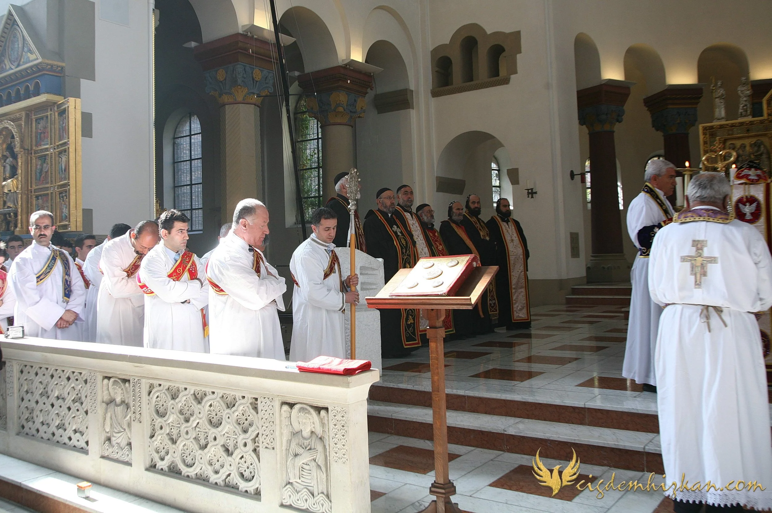 Faith & Community / İnanç ve Topluluk
Syriac Orthodox Church Liturgy – Berlin

A Syriac Orthodox Church ceremony marking the ordination of Abuna Murat Üzel as a priest in Berlin.The photographs document this moment of faith and community during the l