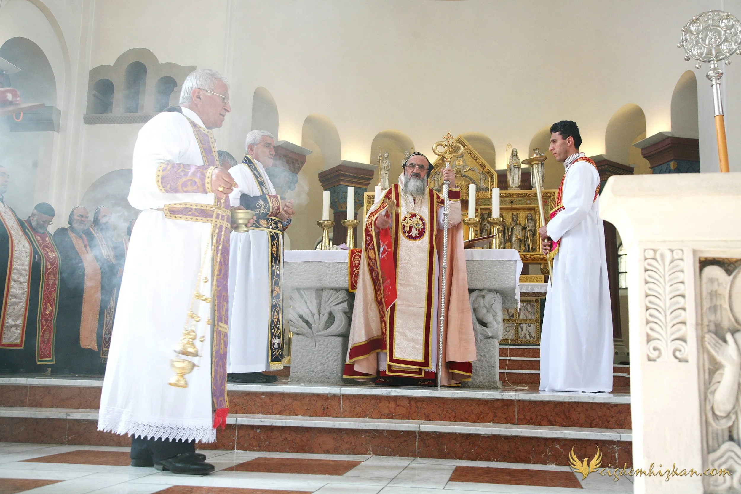 Faith & Community / İnanç ve Topluluk
Syriac Orthodox Church Liturgy – Berlin

A Syriac Orthodox Church ceremony marking the ordination of Abuna Murat Üzel as a priest in Berlin.The photographs document this moment of faith and community during the l