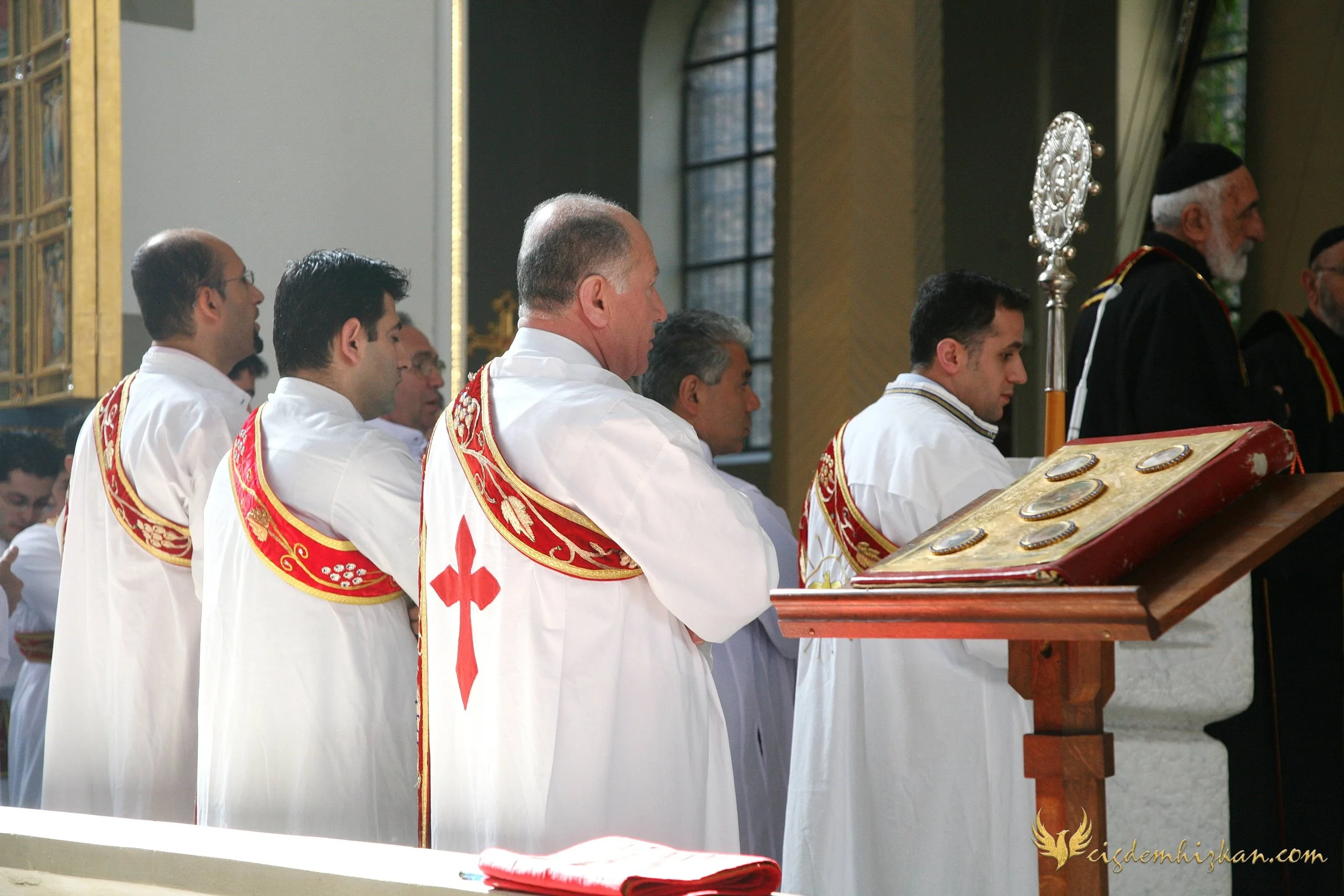 Faith & Community / İnanç ve Topluluk
Syriac Orthodox Church Liturgy – Berlin

A Syriac Orthodox Church ceremony marking the ordination of Abuna Murat Üzel as a priest in Berlin.The photographs document this moment of faith and community during the l