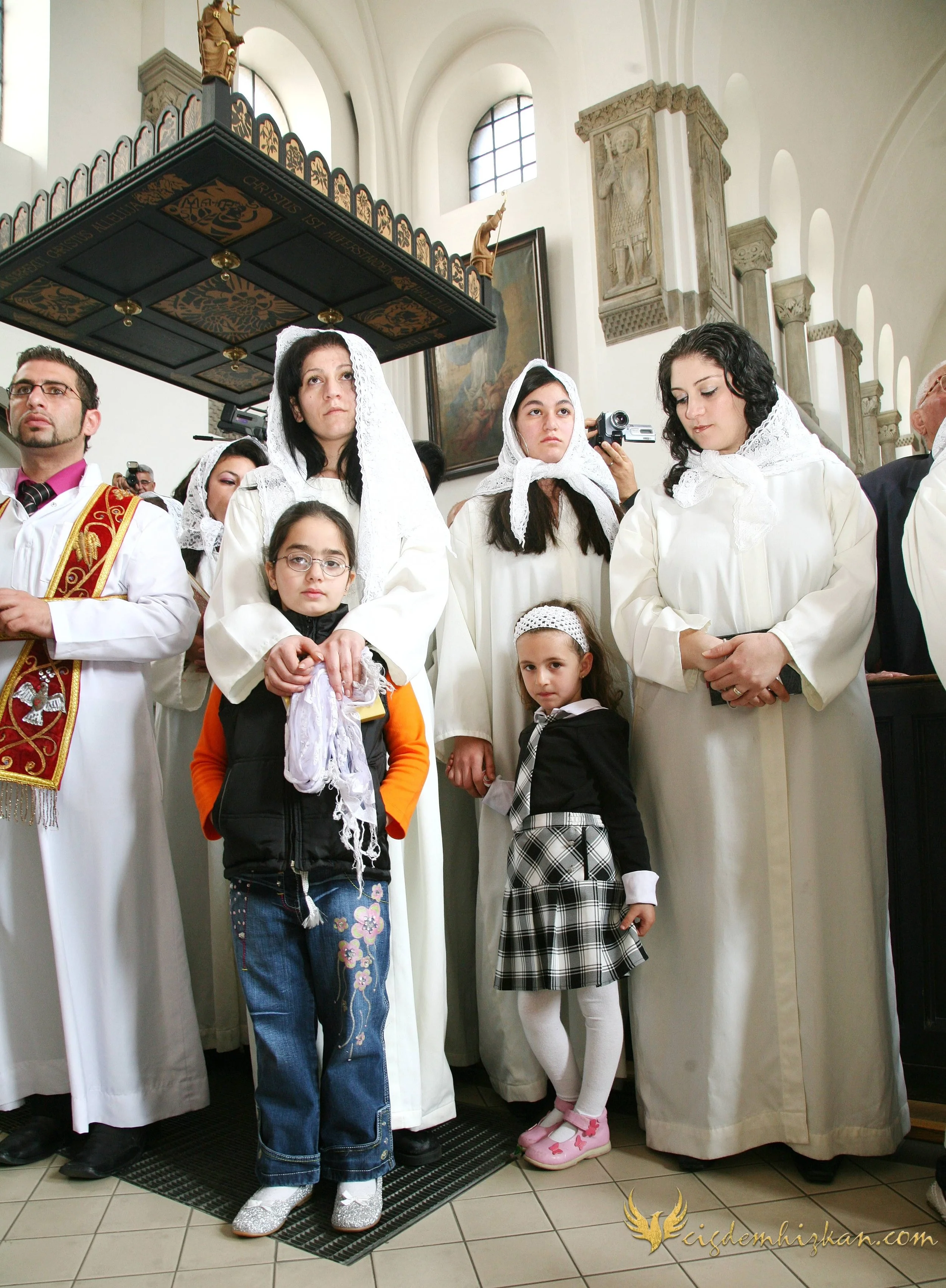Faith & Community / İnanç ve Topluluk
Syriac Orthodox Church Liturgy – Berlin

A Syriac Orthodox Church ceremony marking the ordination of Abuna Murat Üzel as a priest in Berlin.The photographs document this moment of faith and community during the l