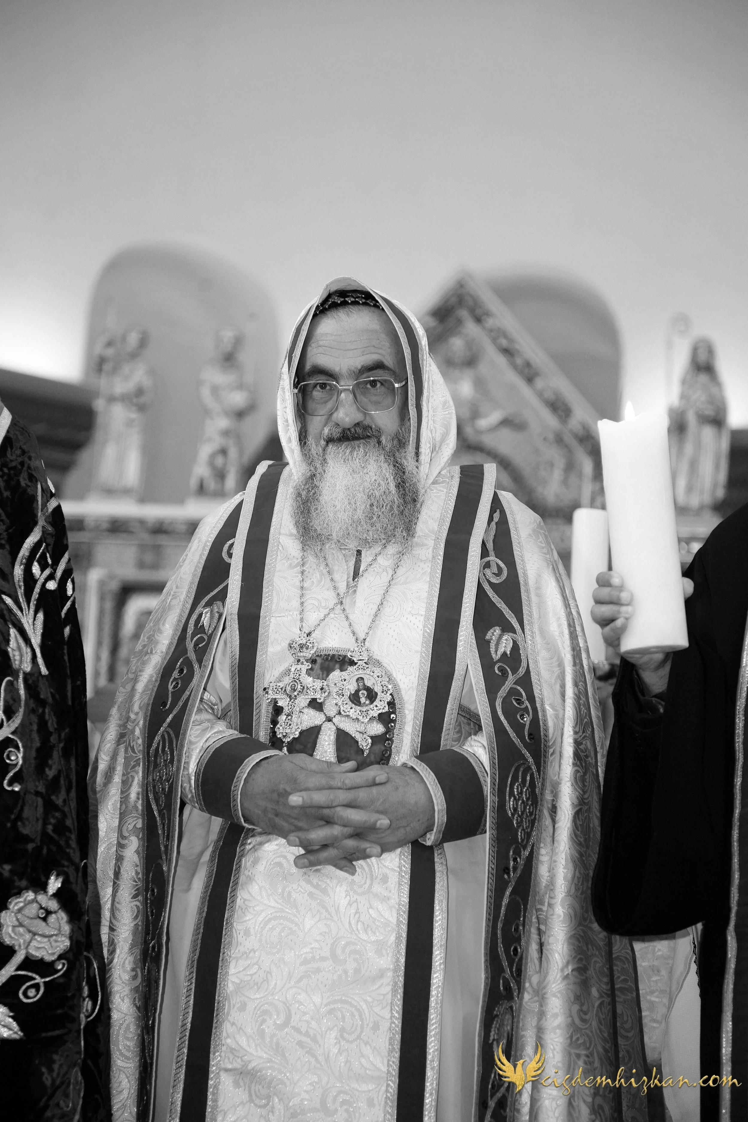 Faith & Community / İnanç ve Topluluk
Syriac Orthodox Church Liturgy – Berlin

A Syriac Orthodox Church ceremony marking the ordination of Abuna Murat Üzel as a priest in Berlin.The photographs document this moment of faith and community during the l