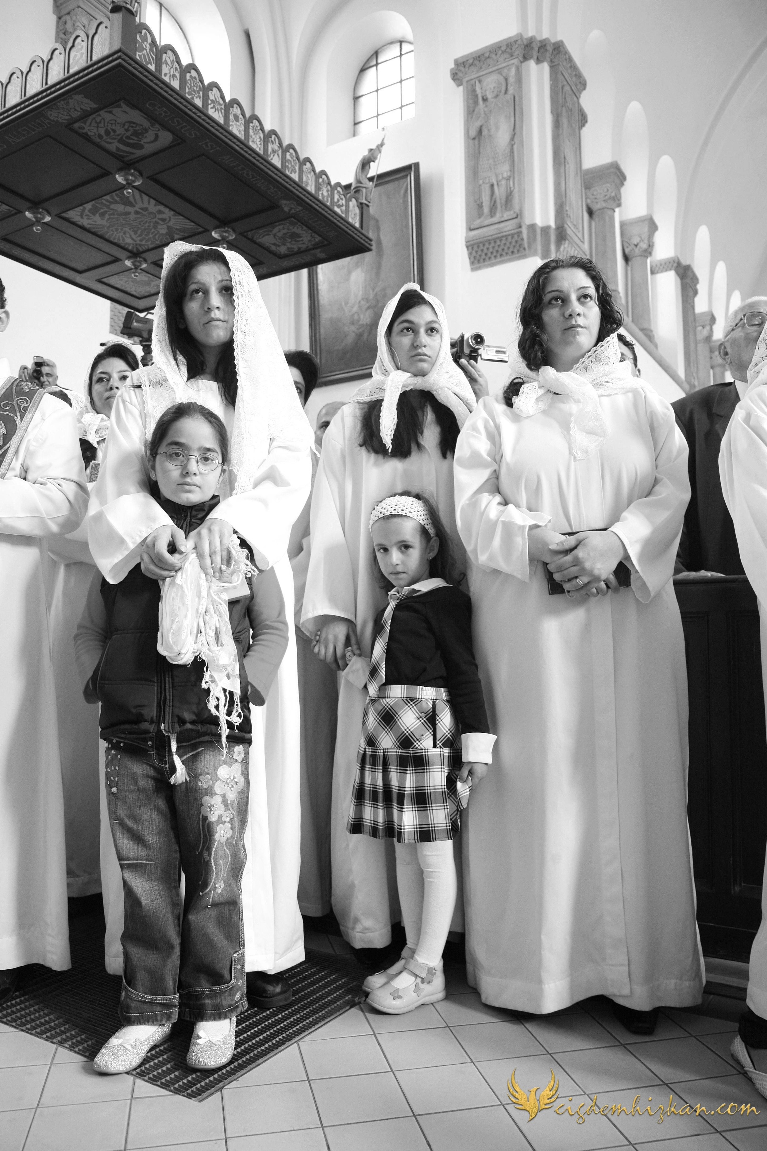 Faith & Community / İnanç ve Topluluk
Syriac Orthodox Church Liturgy – Berlin

A Syriac Orthodox Church ceremony marking the ordination of Abuna Murat Üzel as a priest in Berlin.The photographs document this moment of faith and community during the l