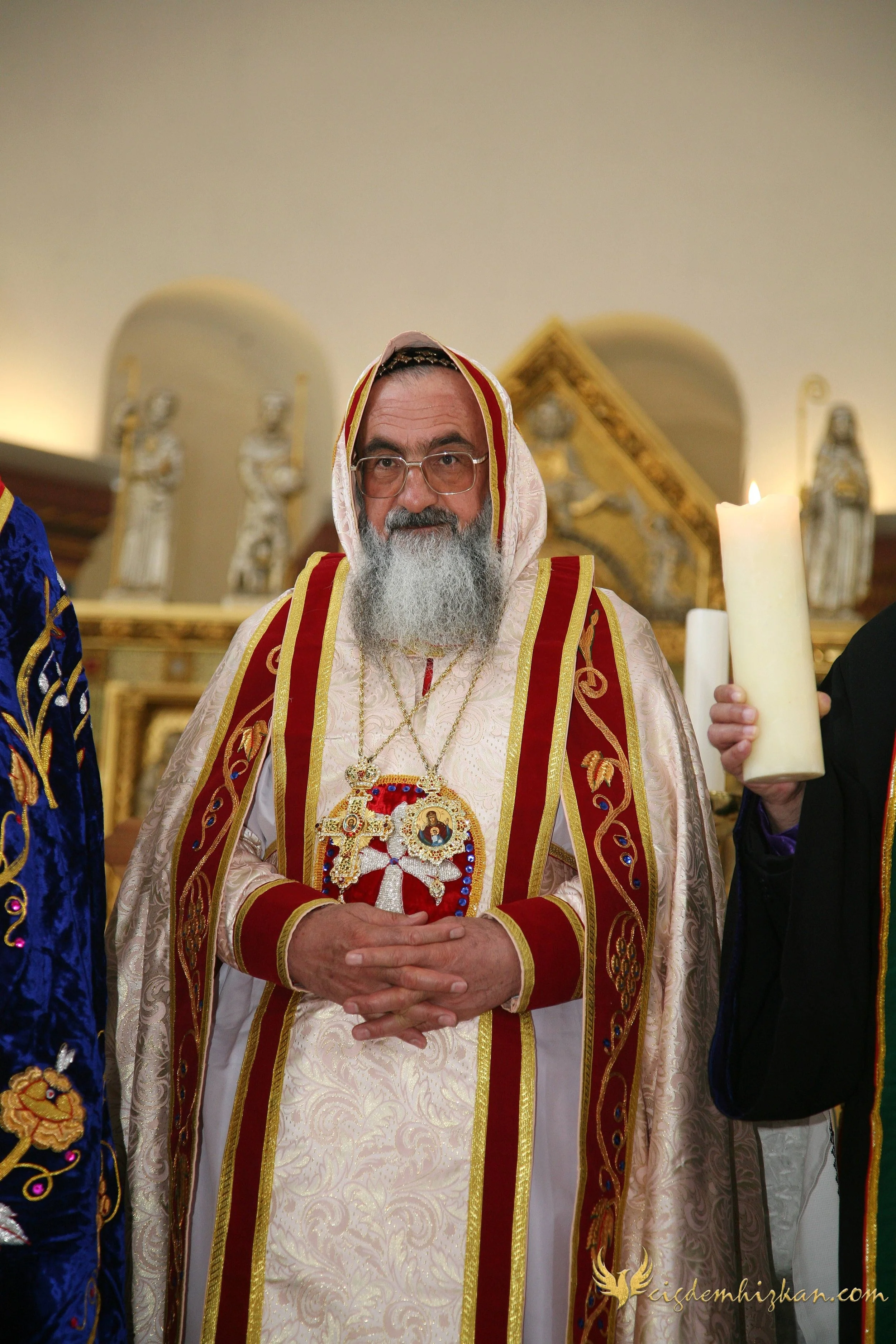 Faith & Community / İnanç ve Topluluk
Syriac Orthodox Church Liturgy – Berlin

A Syriac Orthodox Church ceremony marking the ordination of Abuna Murat Üzel as a priest in Berlin.The photographs document this moment of faith and community during the l